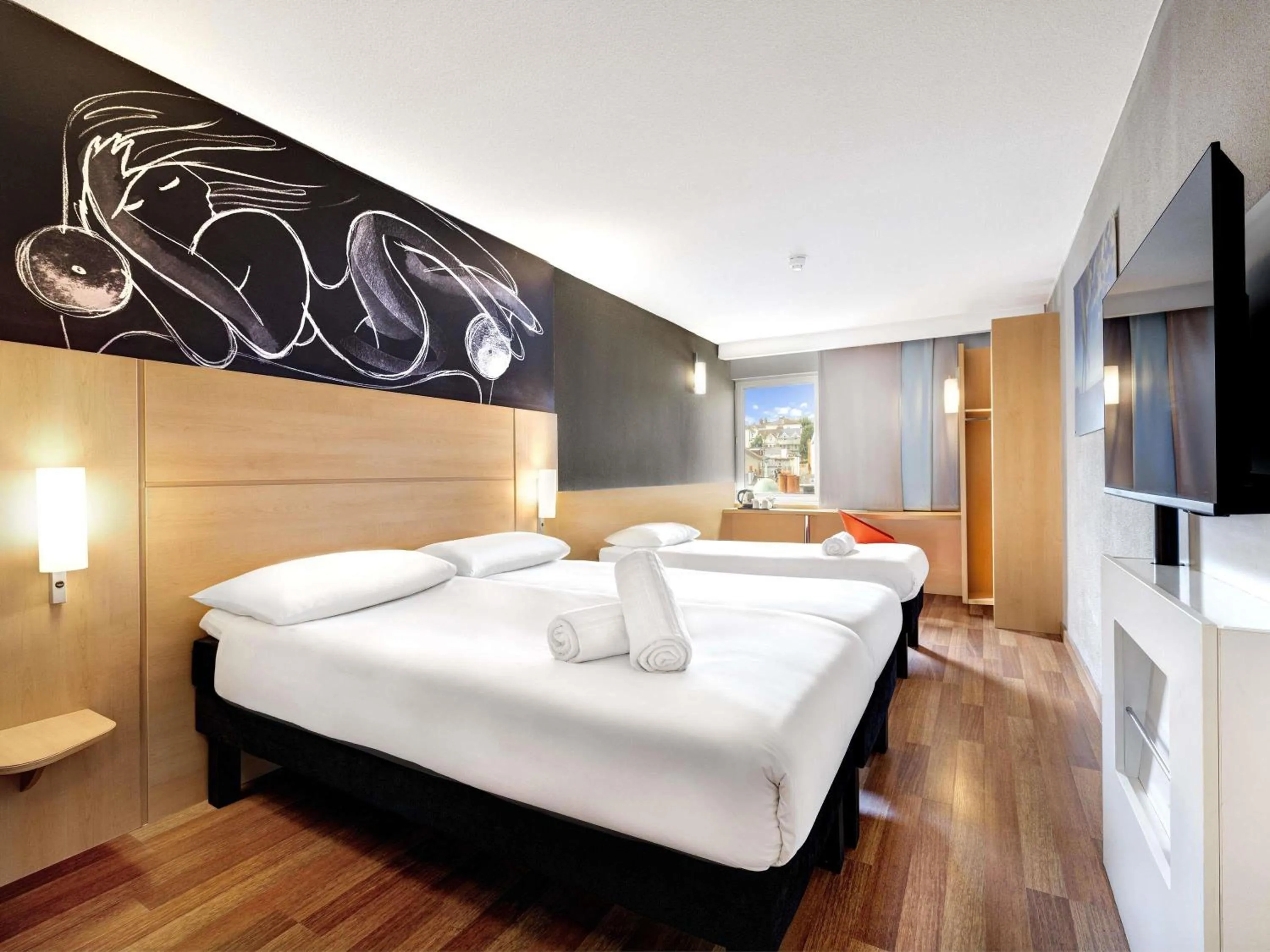 Bedroom, Bed in ibis Brighton City Centre - Station