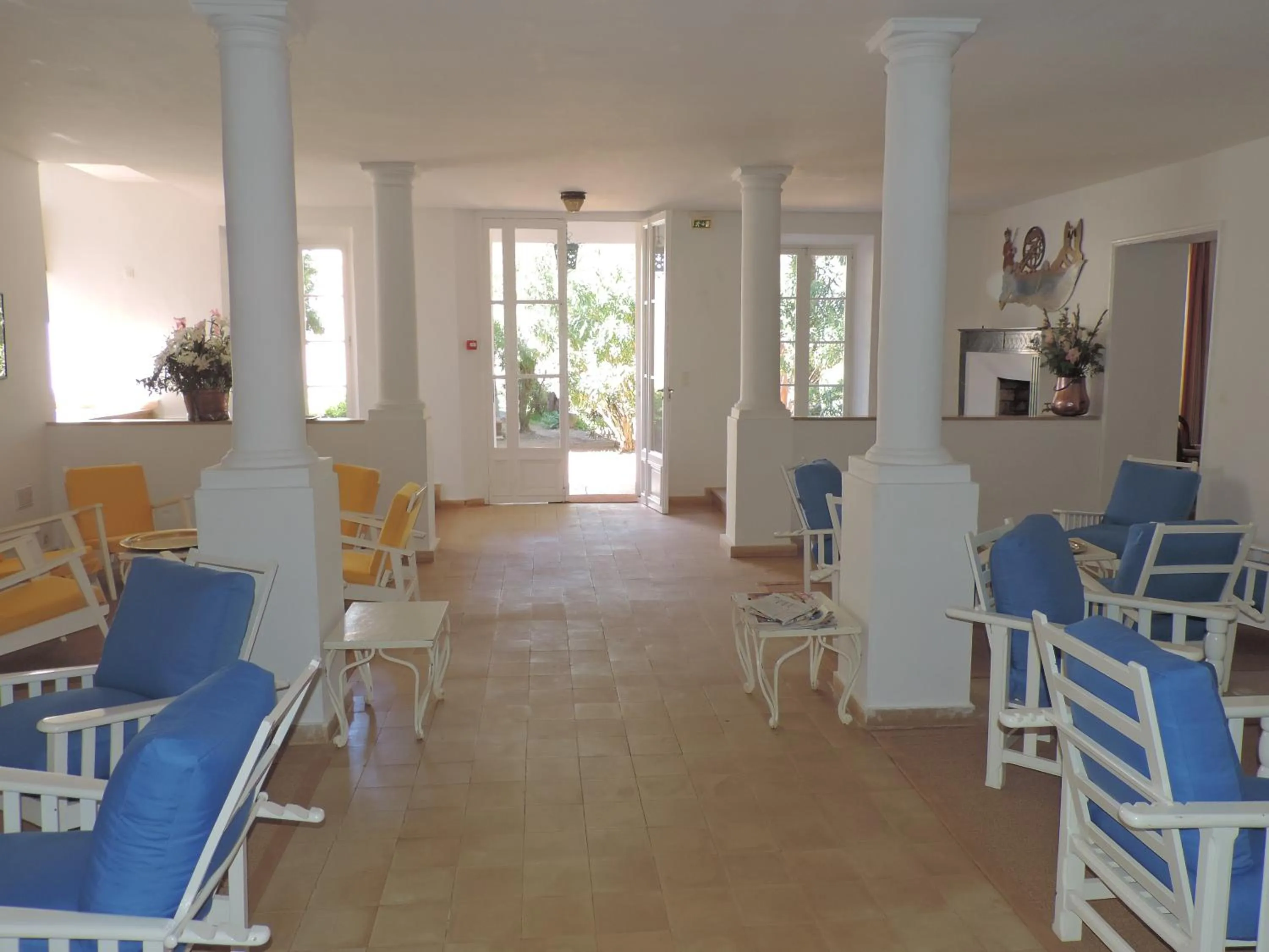 Communal lounge/ TV room in Le Manoir de Port-Cros