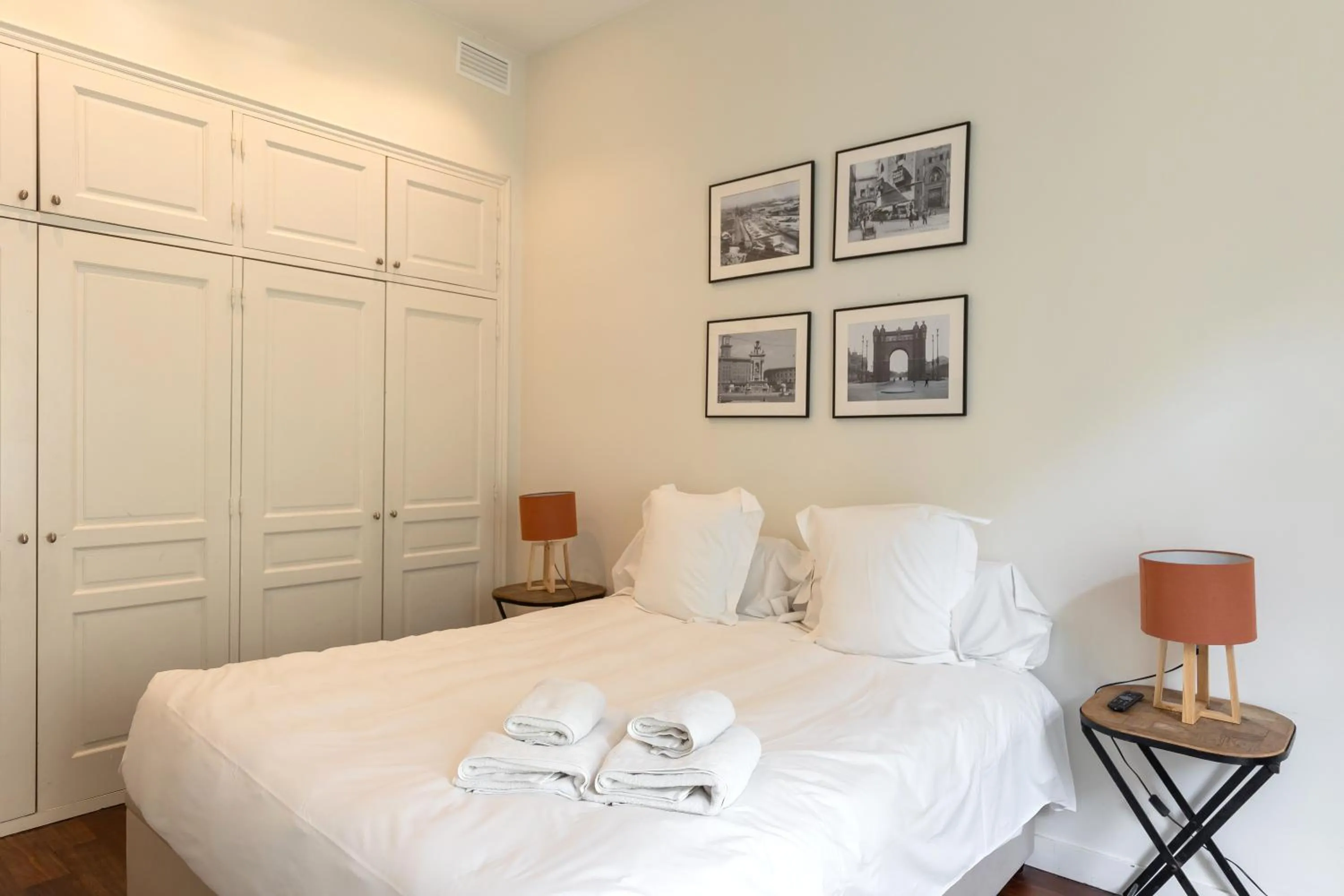 Bedroom, Bed in BCN Apartments 41