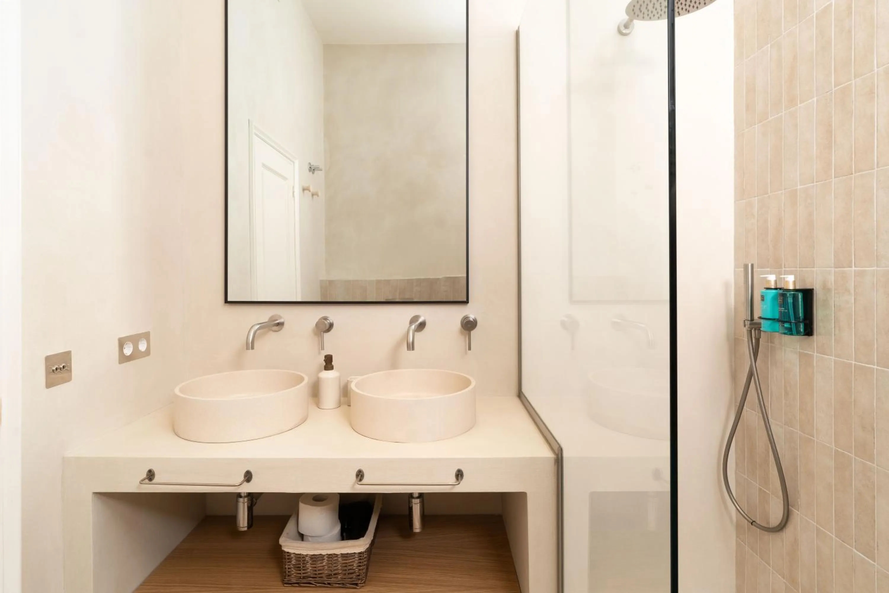 Shower in BCN Apartments 41