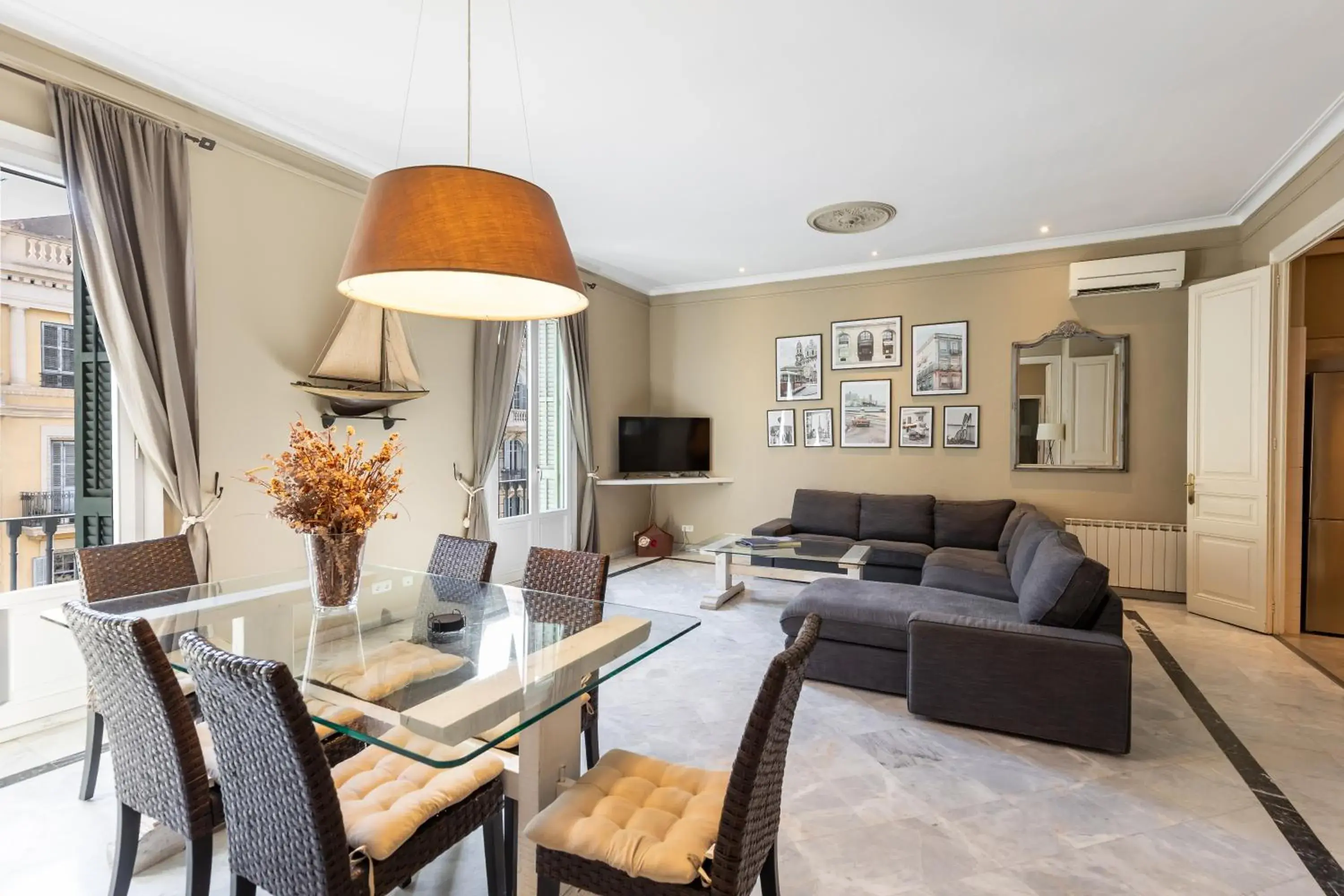 Luxury Three-Bedroom Apartment in BCN Apartments 41 Luxury Three-Bedroom Apartment in BCN Apartments 41