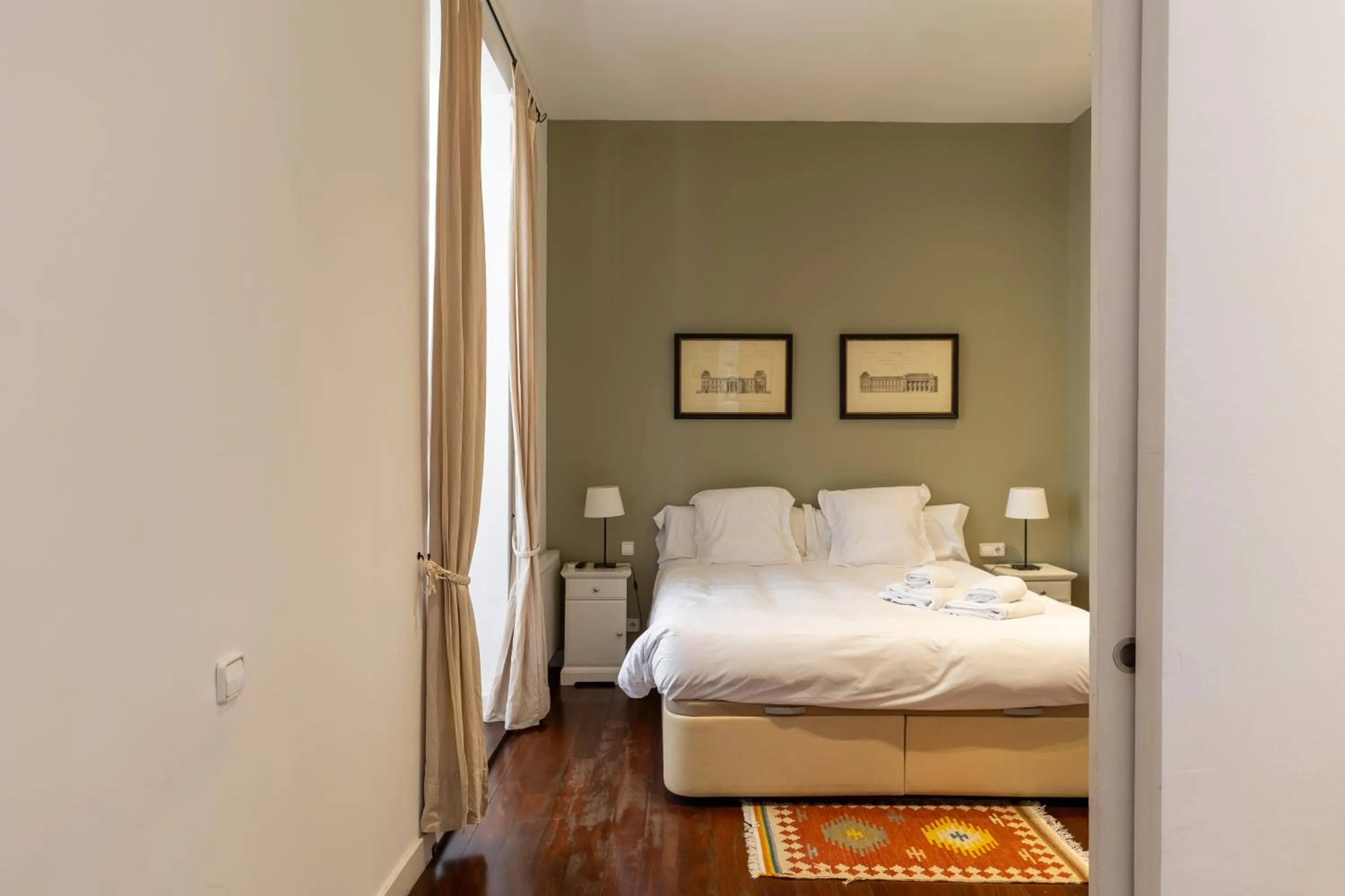 Bedroom, Bed in BCN Apartments 41