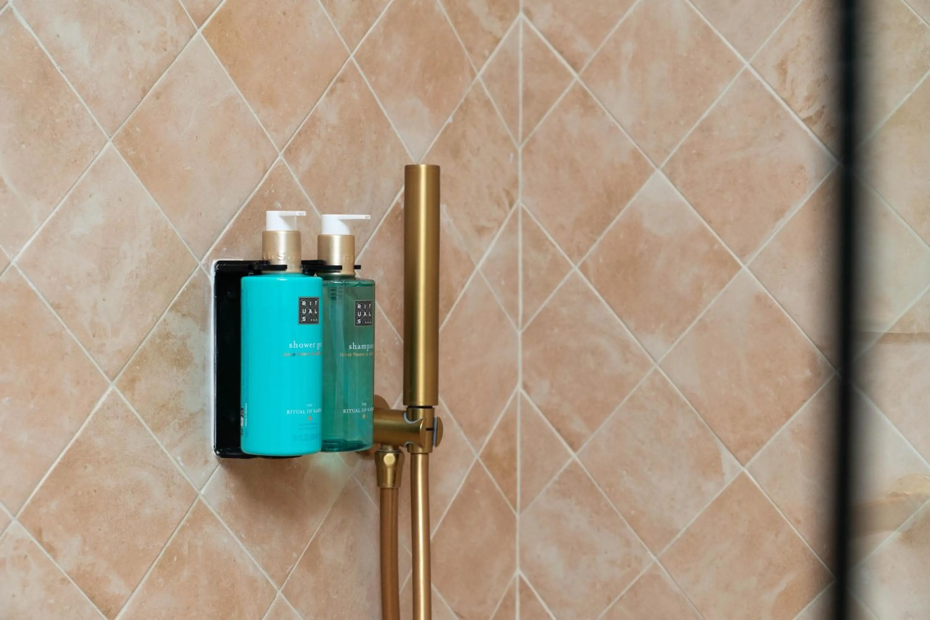 Shower in BCN Apartments 41