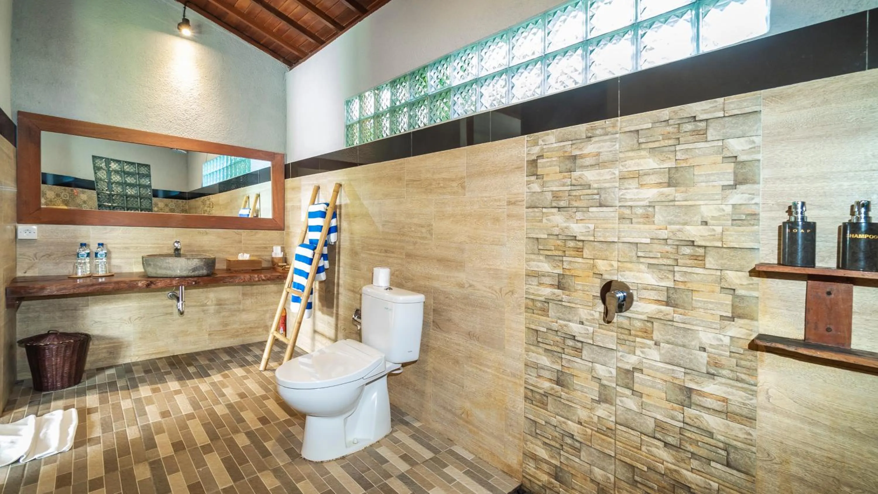 Shower in Uma Kakul Villas