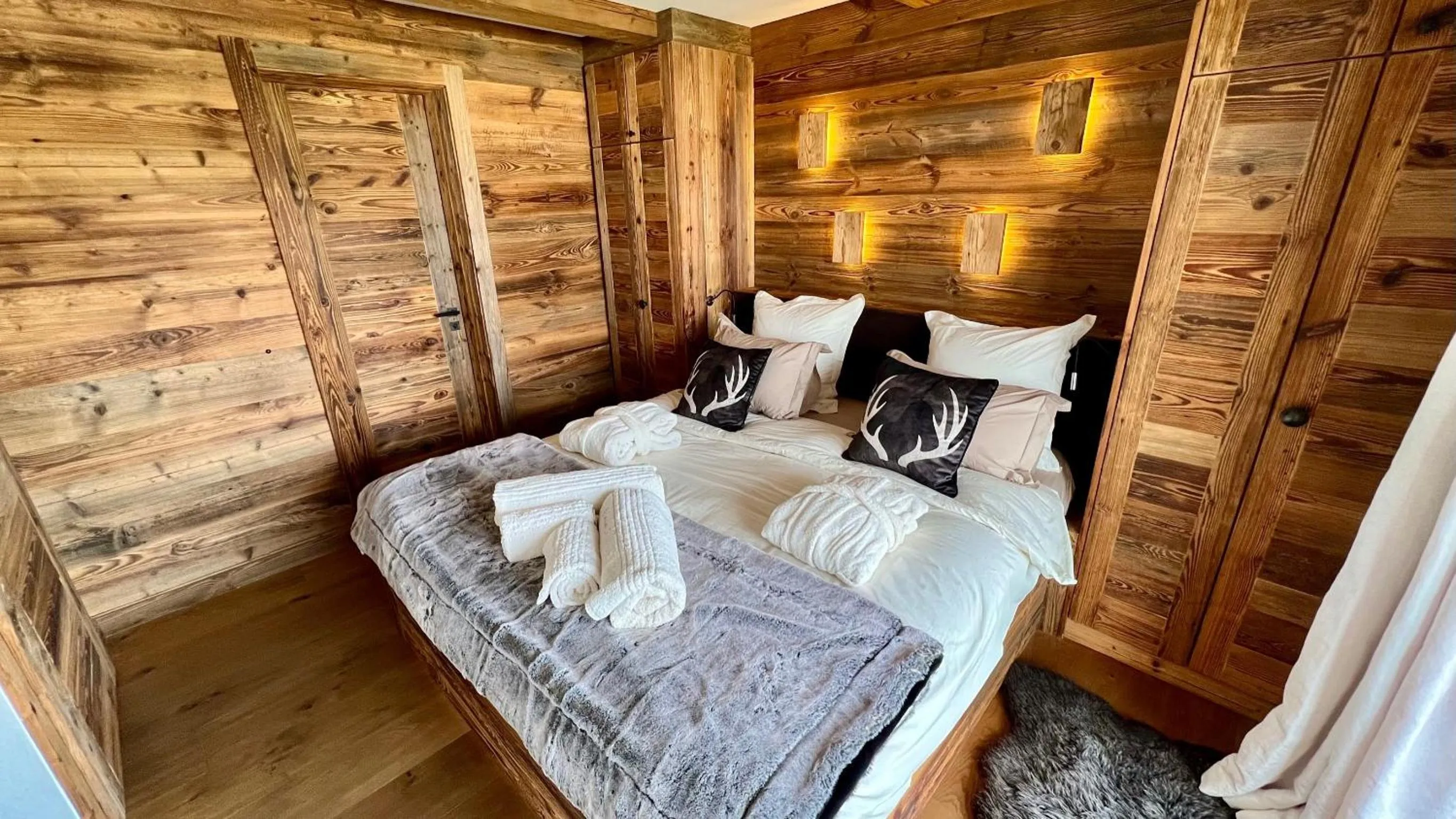 Bedroom, Bed in Nendaz 4 Vallées & SPA 4* Superior