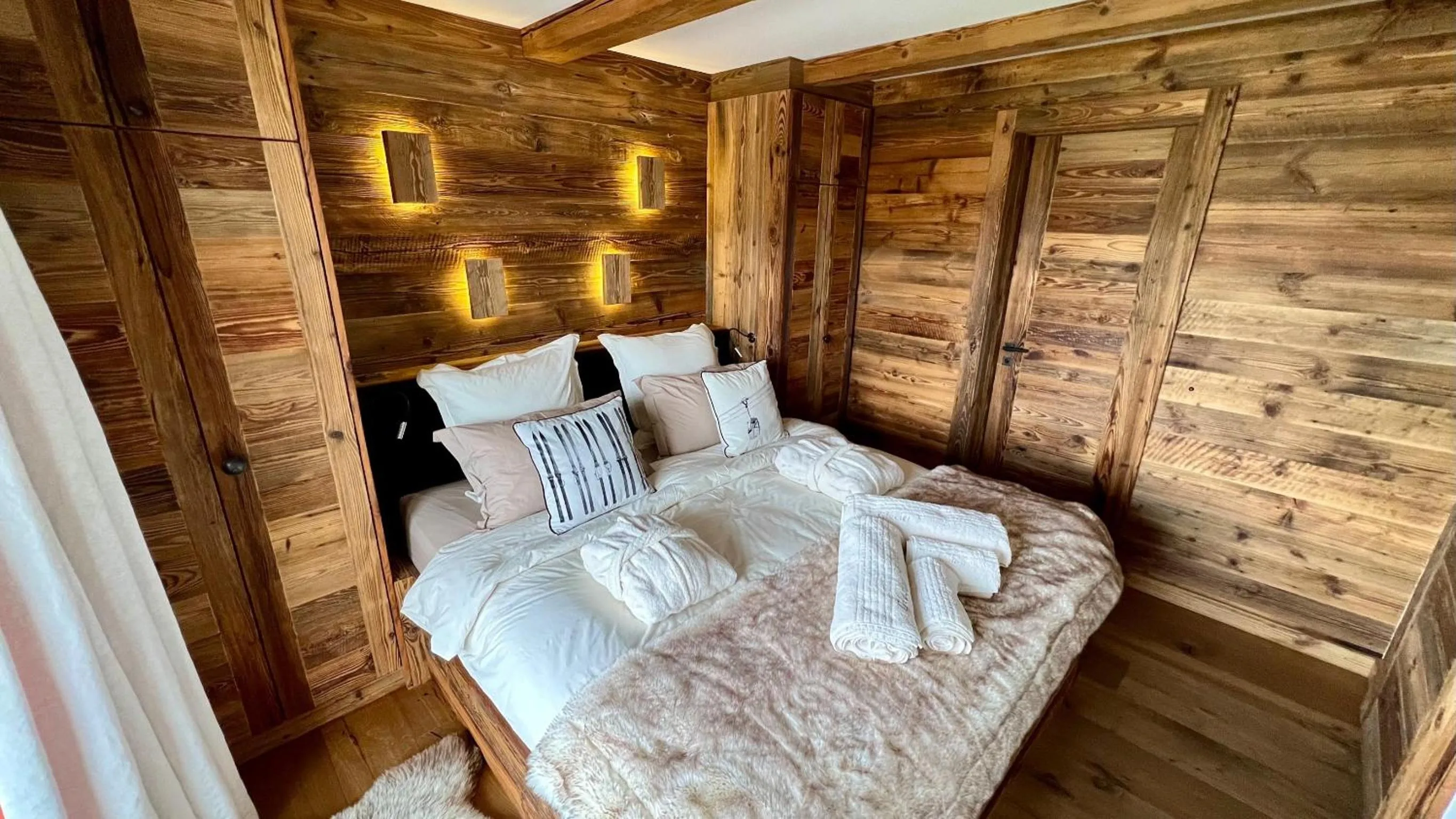 Bedroom, Bed in Nendaz 4 Vallées & SPA 4* Superior