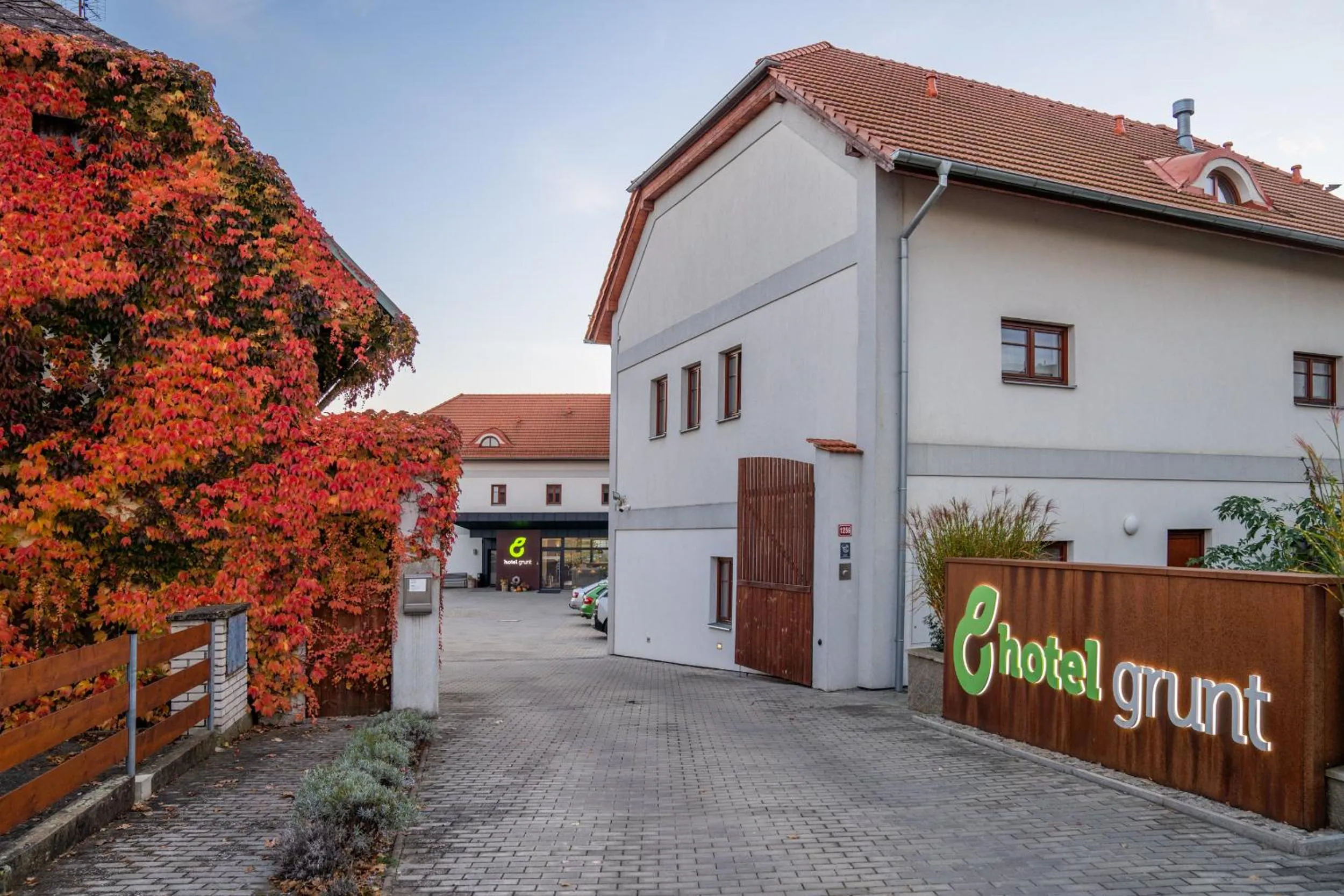 Property building in Hotel Grunt