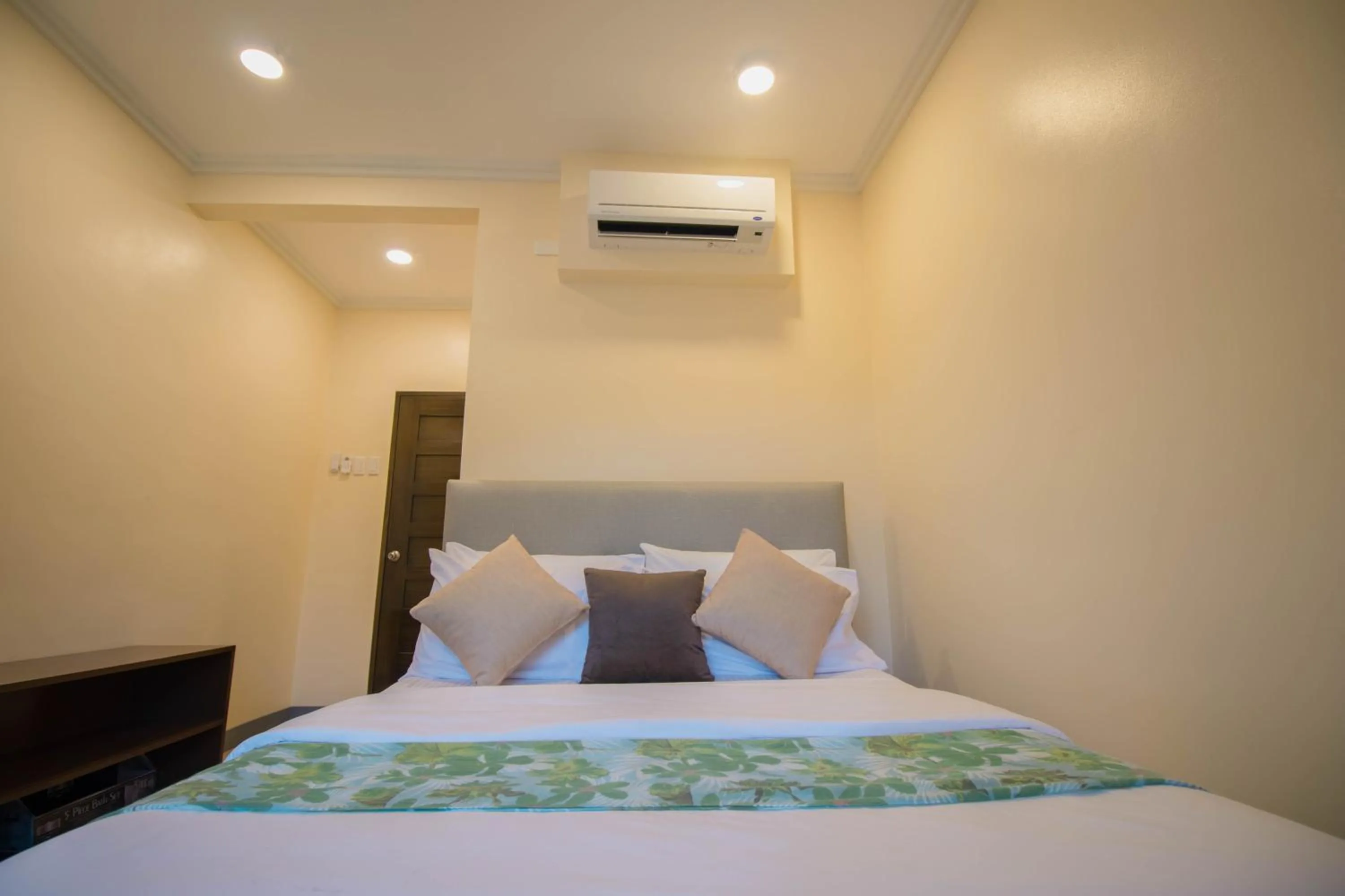 Bed in Bella Villa Coron