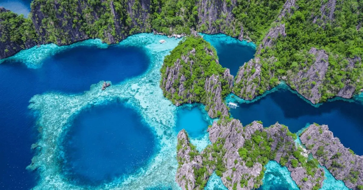 Diving in Bella Villa Coron