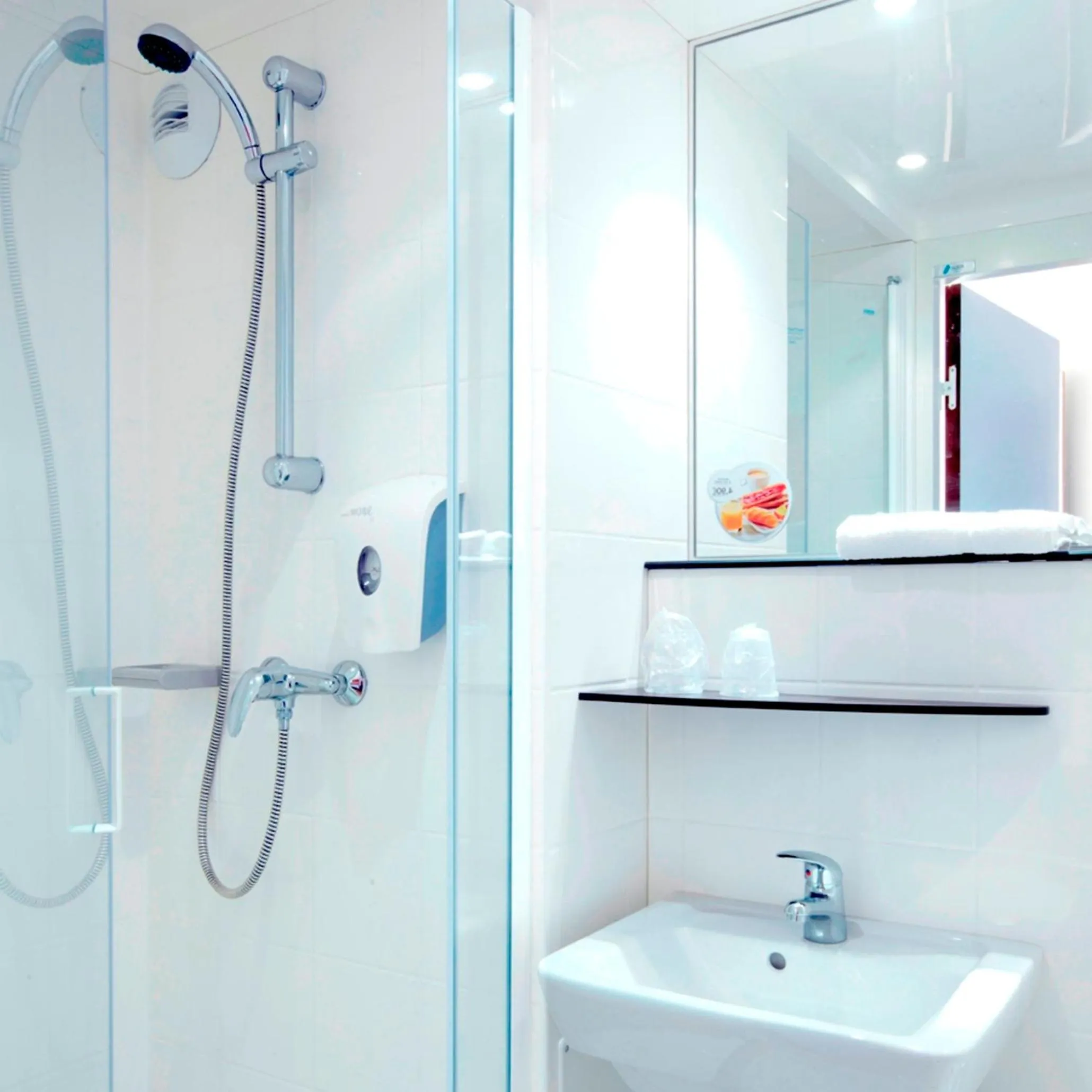 Bathroom in Première Classe Roissy - Aéroport CDG - Le Mesnil-Amelot