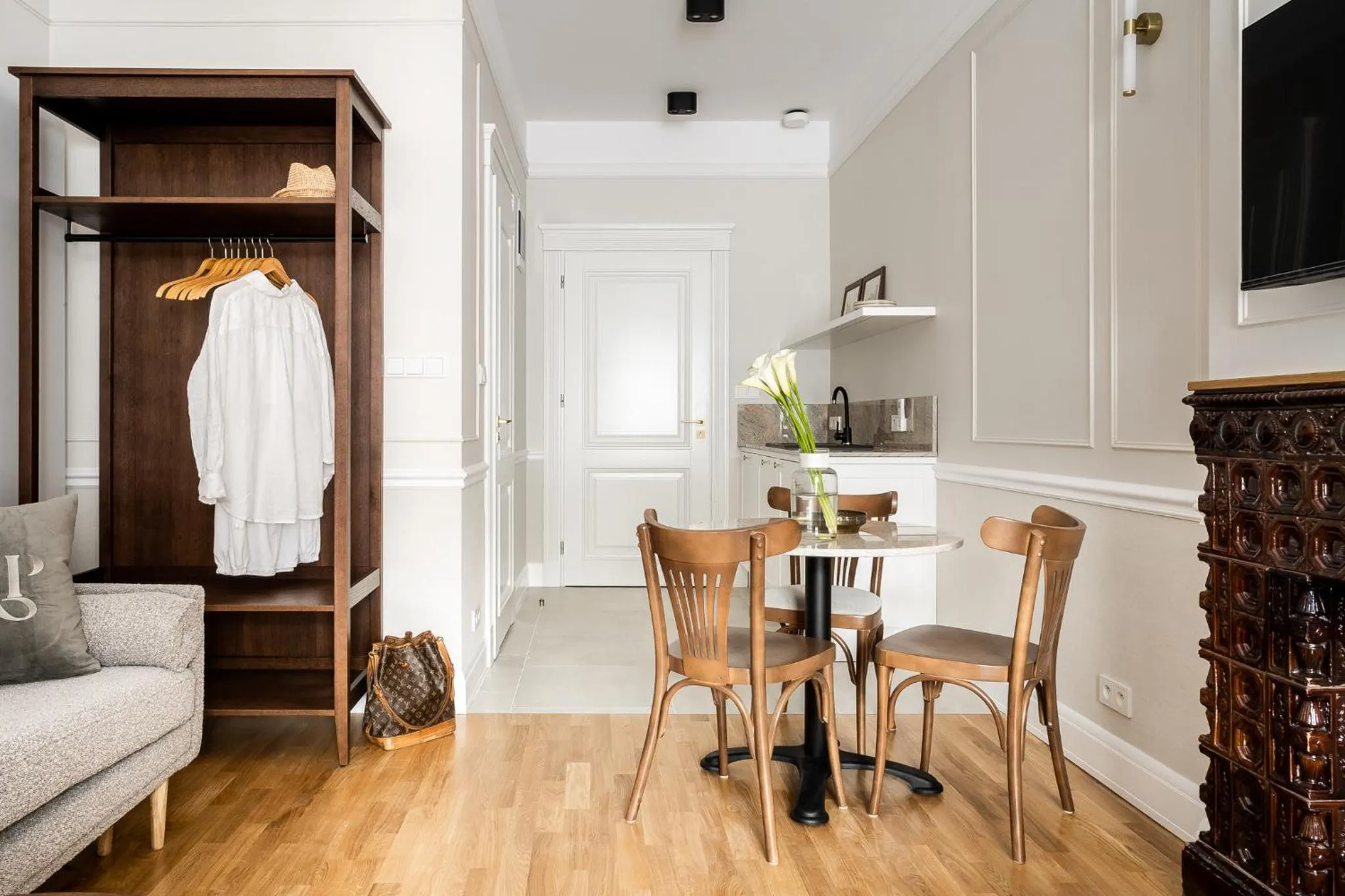 wardrobe, Bed in Avanti Palazzo