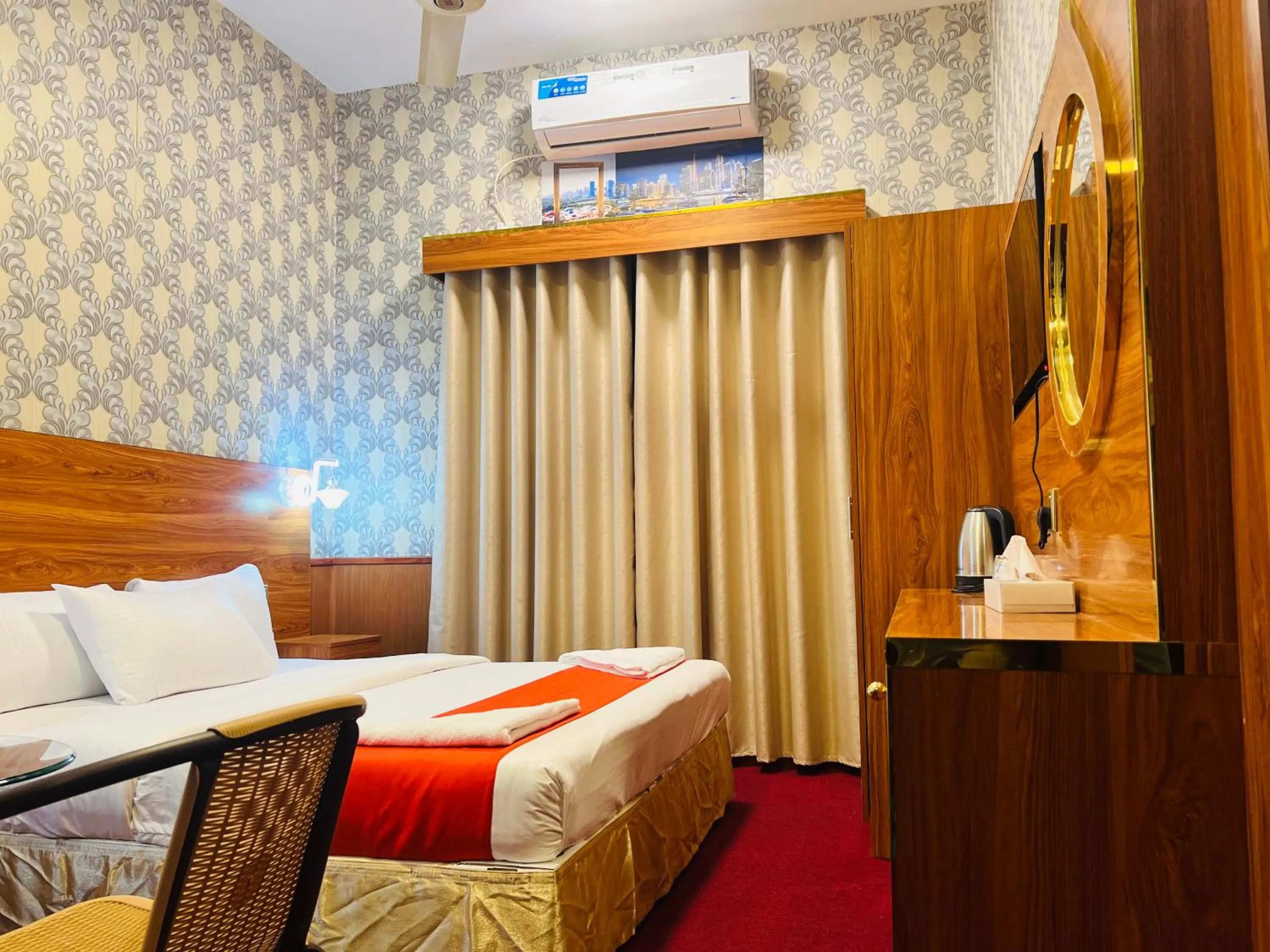 Bed in Parasol Hotel