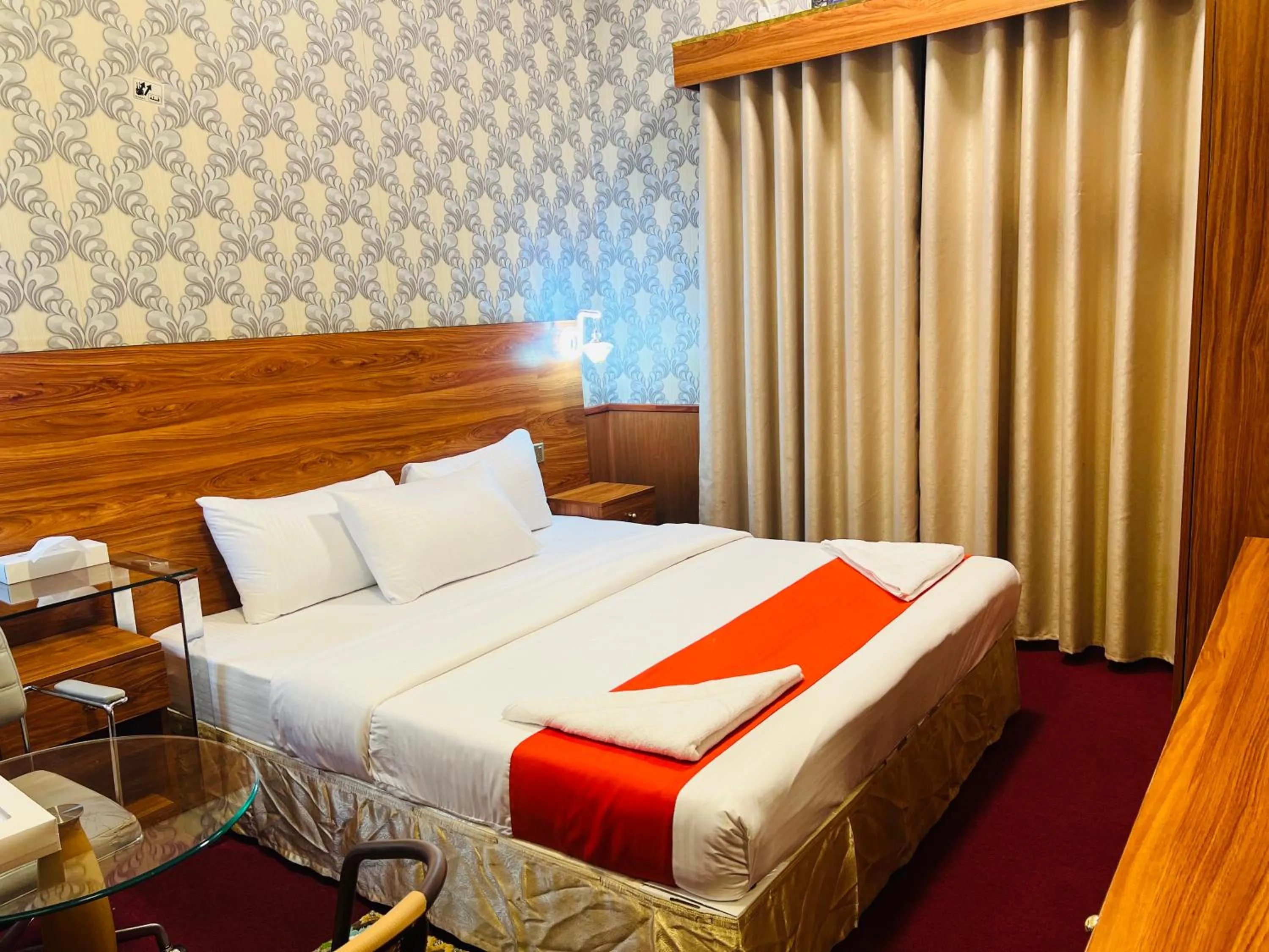 Bed in Parasol Hotel