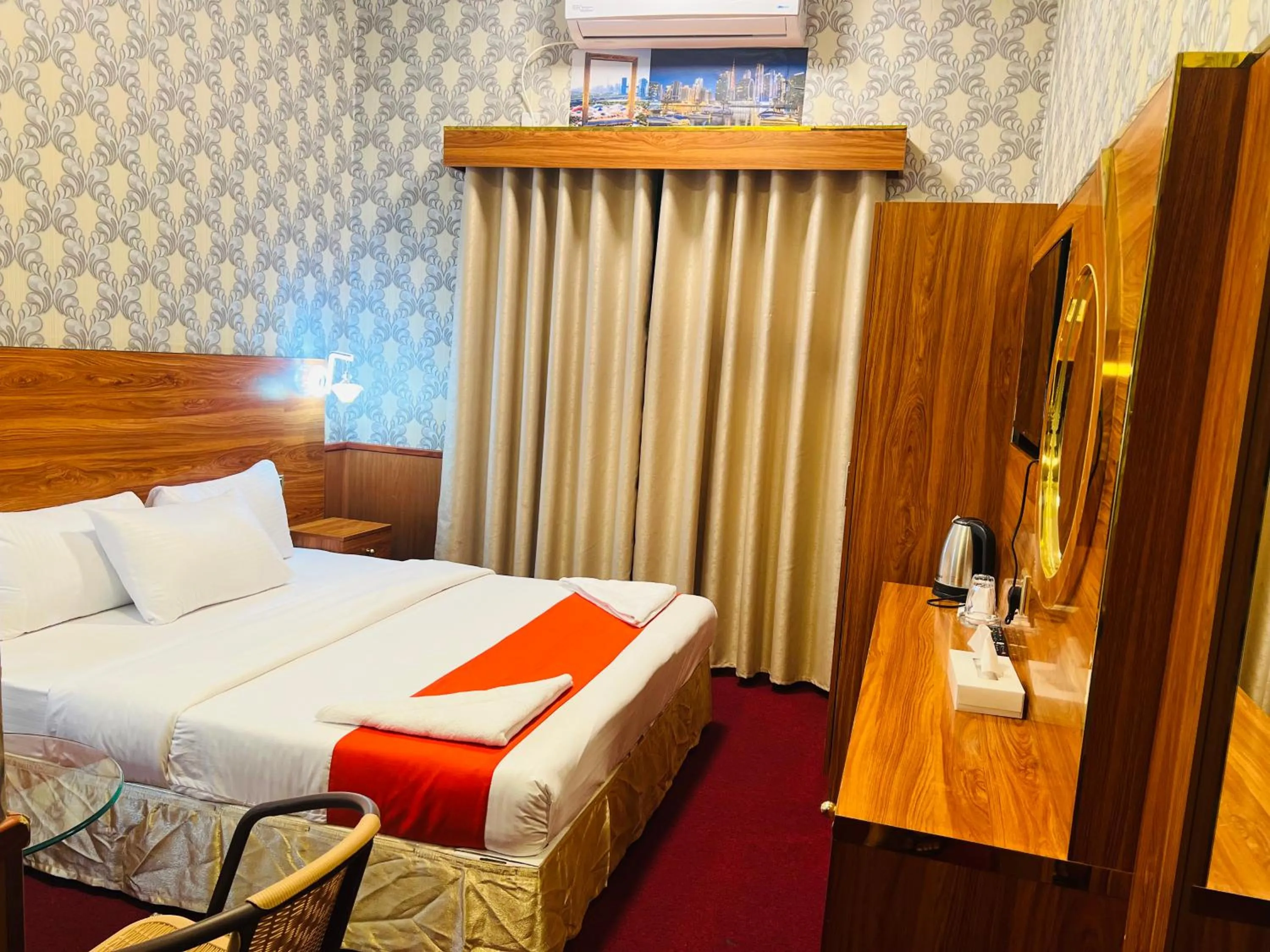 Bed in Parasol Hotel