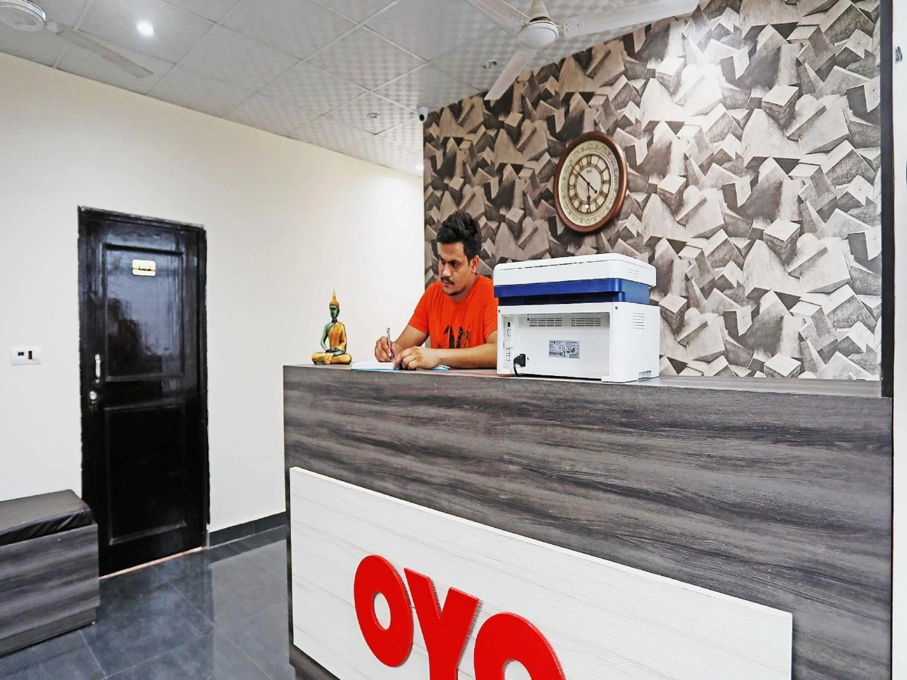 Lobby or reception in Hotel O Platinum Inn