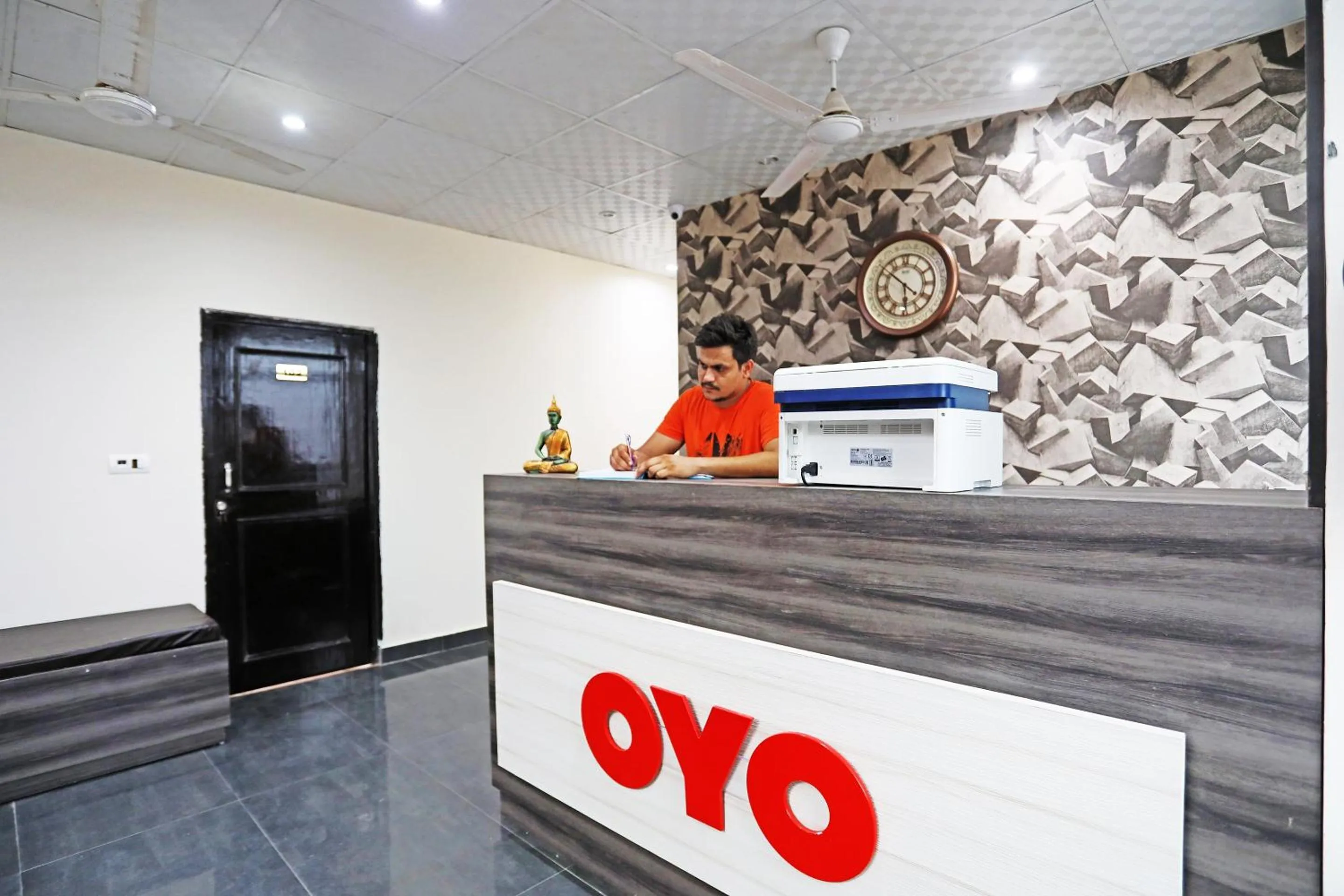 Lobby or reception in Hotel O Platinum Inn