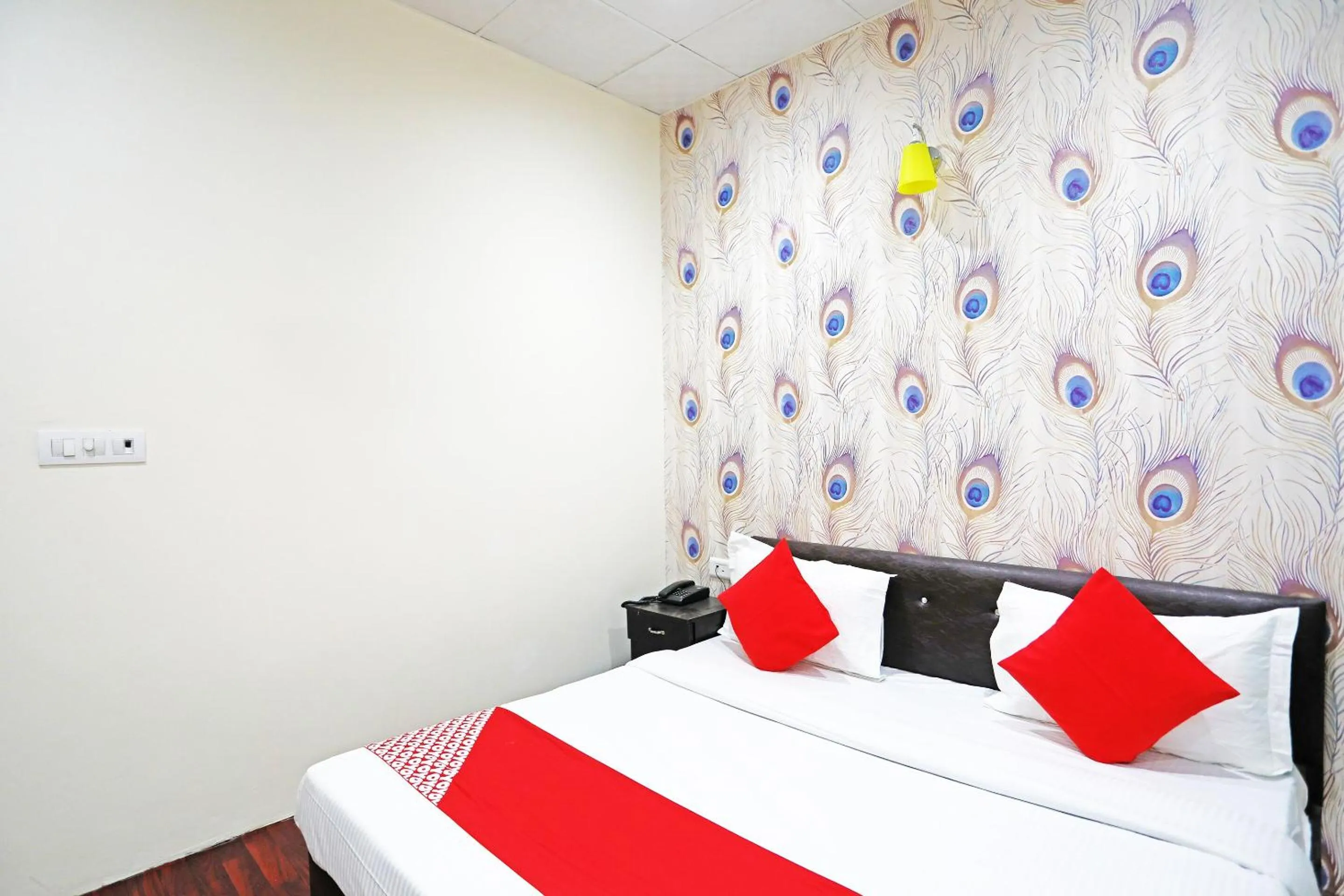 Bathroom, Bed in Hotel O Platinum Inn