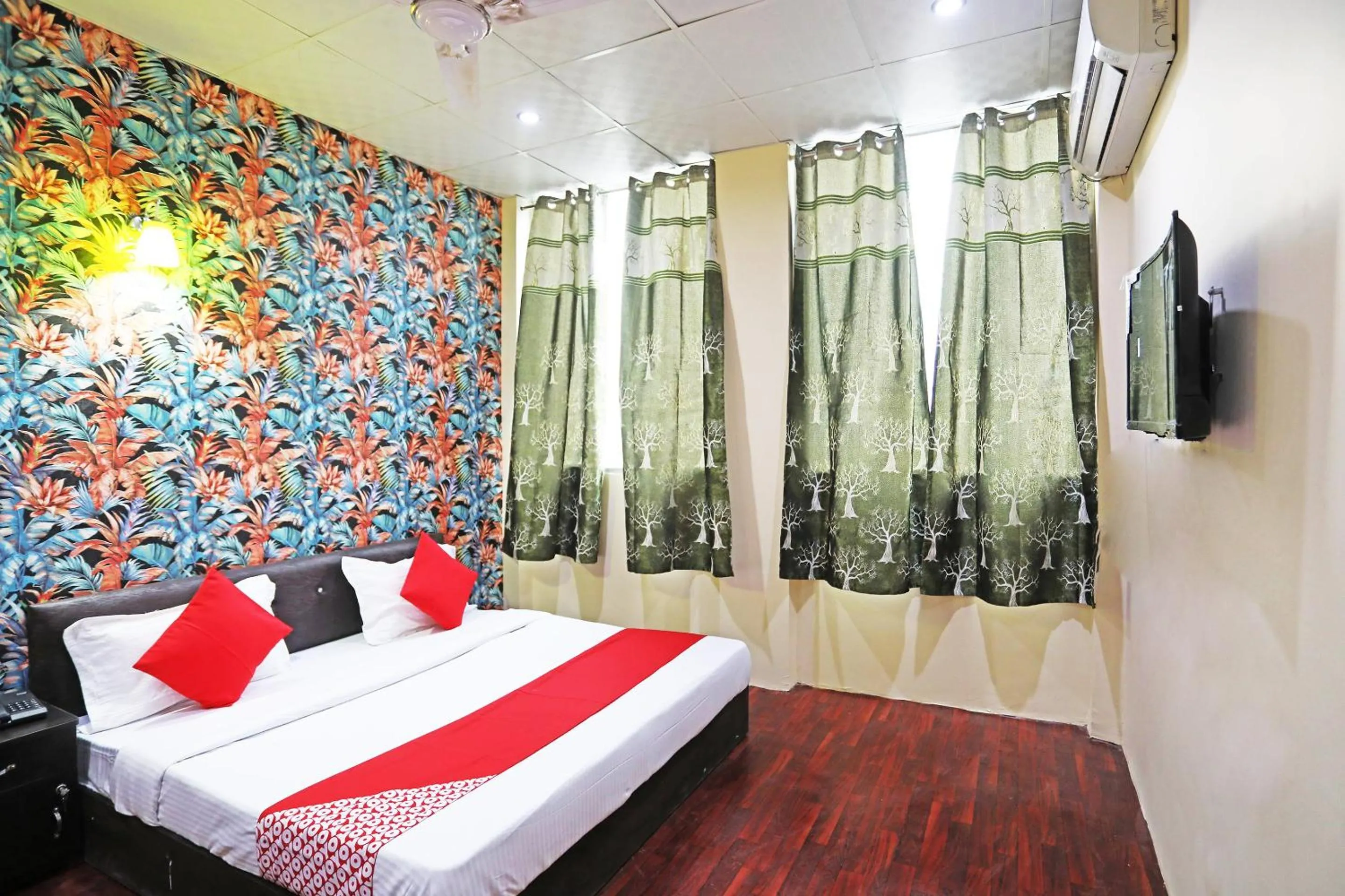 Bedroom, Bed in Hotel O Platinum Inn