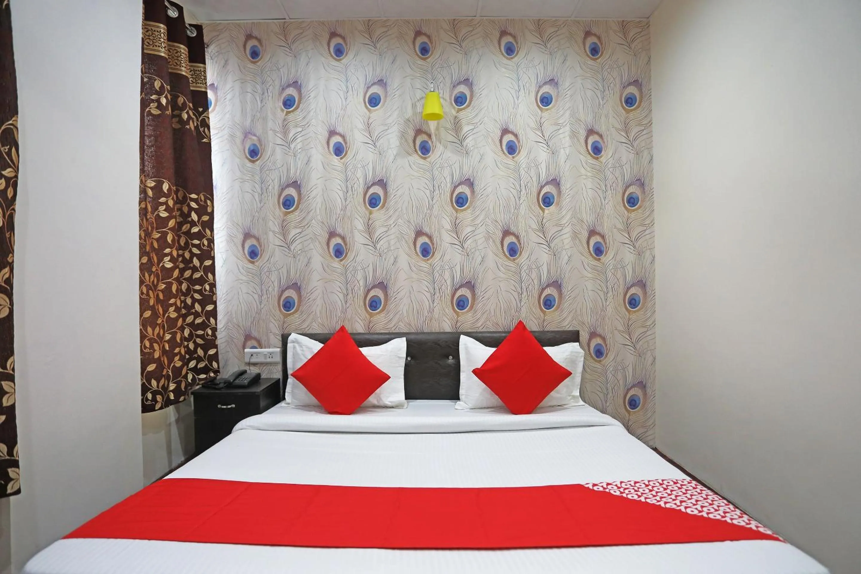 Bedroom, Bed in Hotel O Platinum Inn