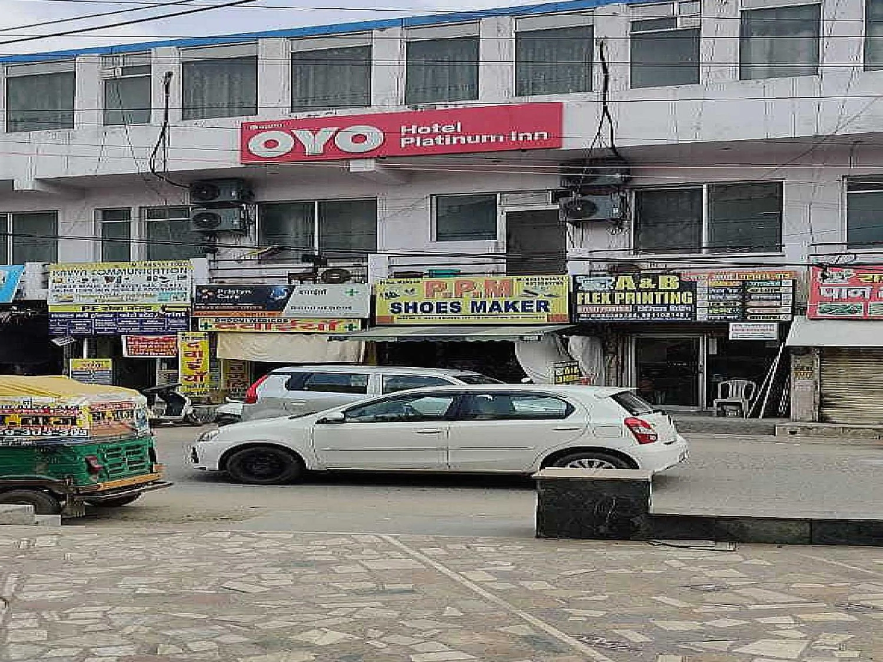 Facade/entrance in Hotel O Platinum Inn