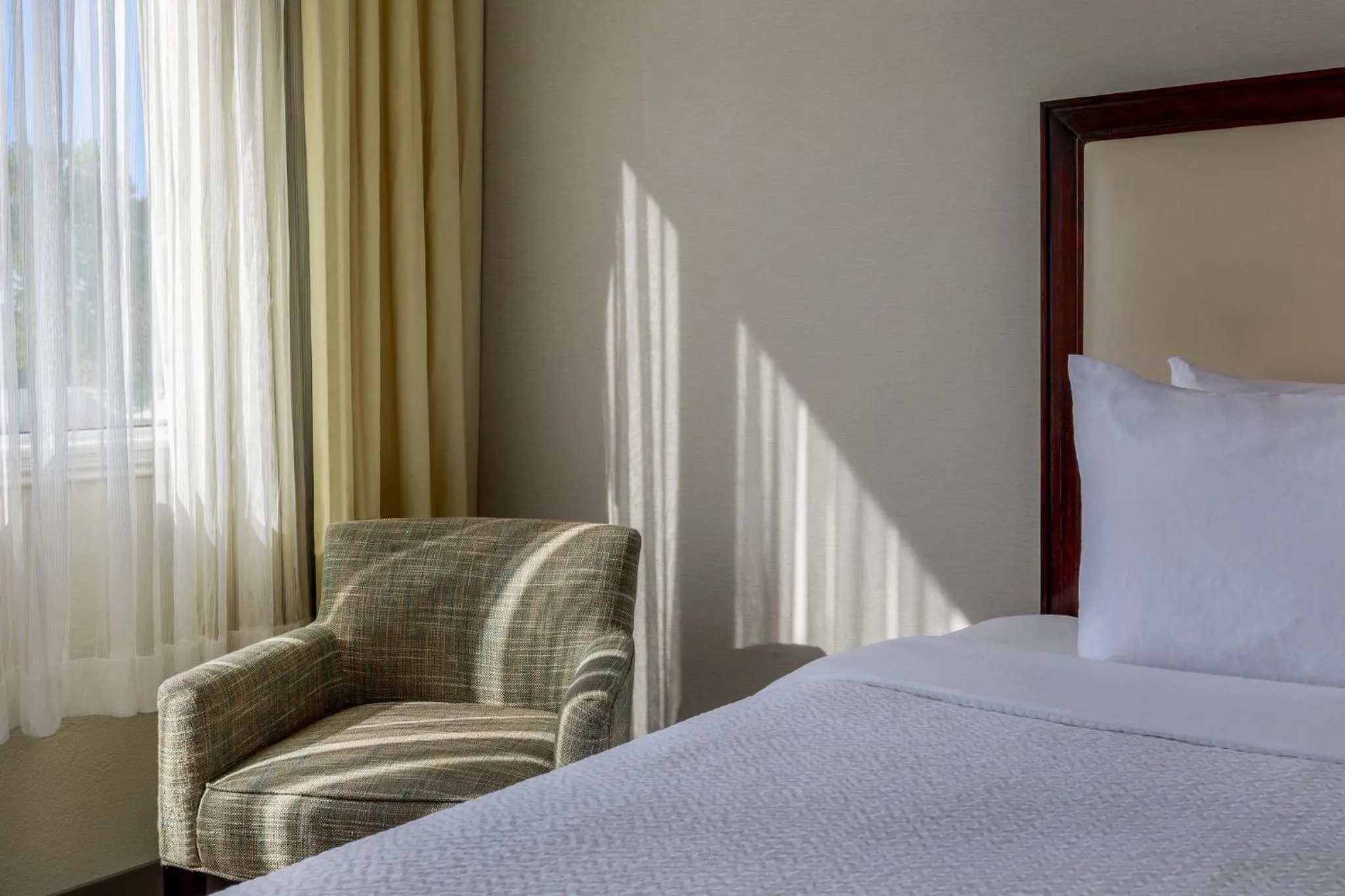 Photo of the whole room, Bed in Holiday Inn & Suites Boston Peabody by IHG