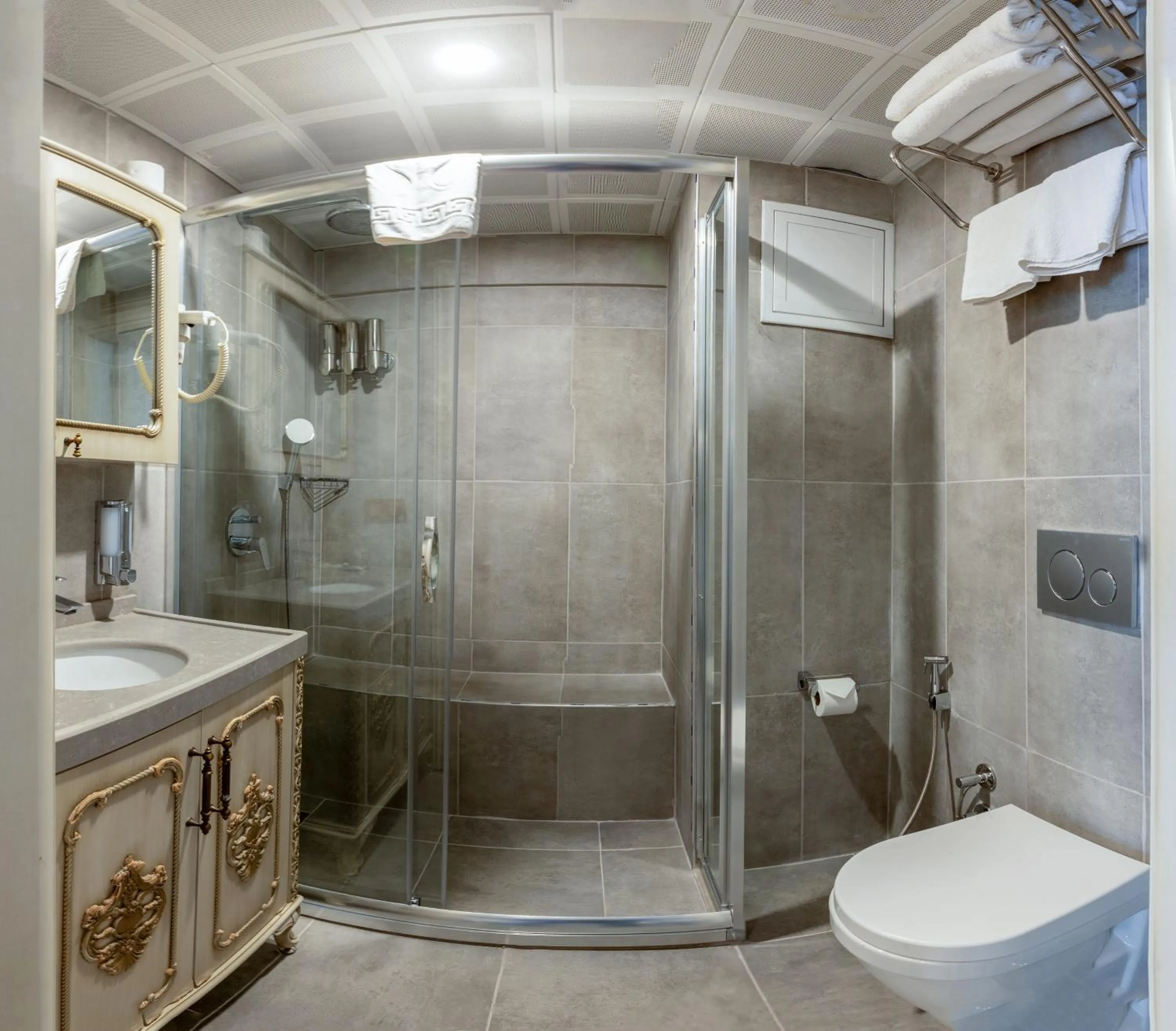 Shower in Almadina Hotel Istanbul