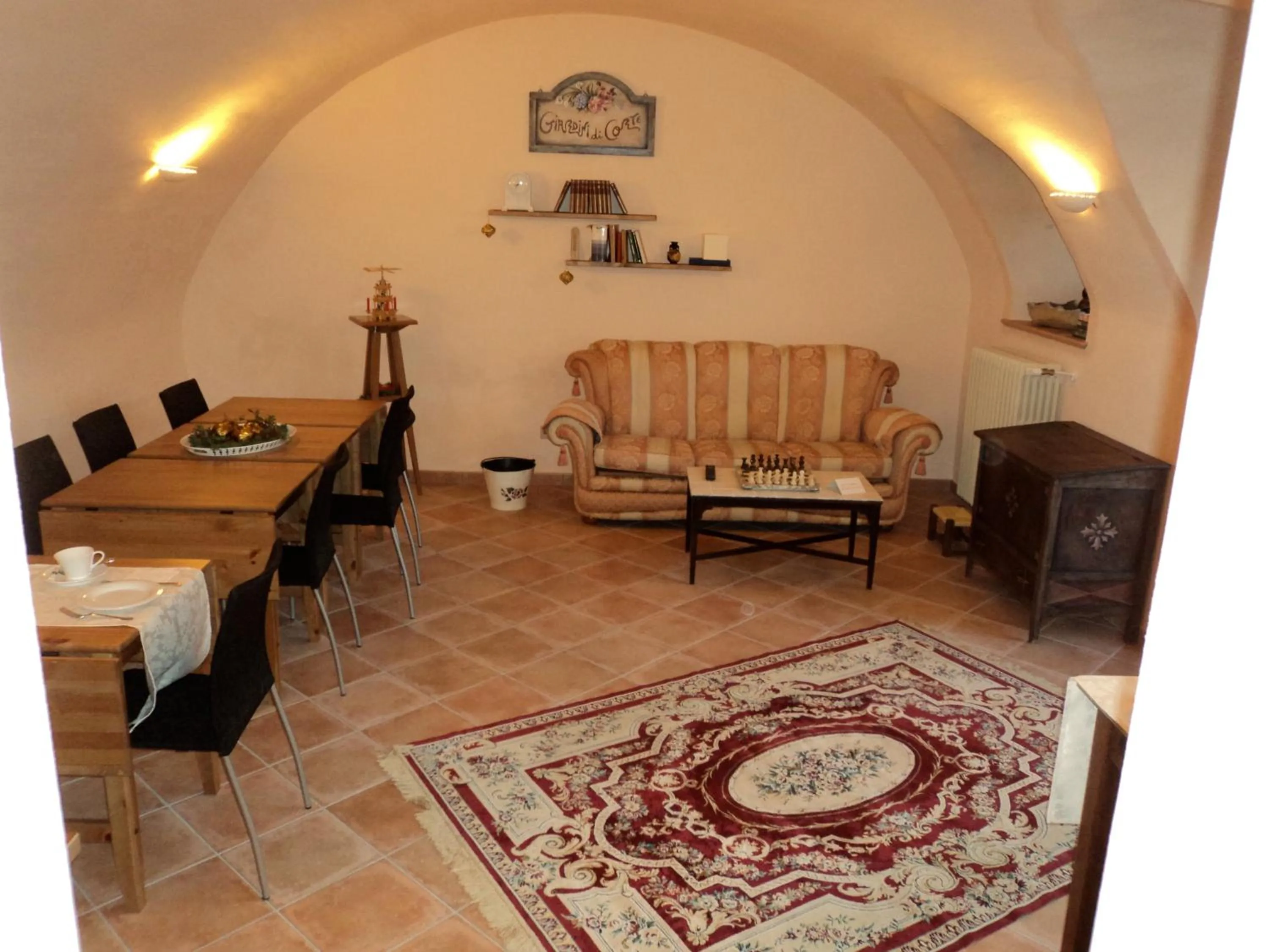 Restaurant/places to eat in Bed & Breakfast Giardini di Corte