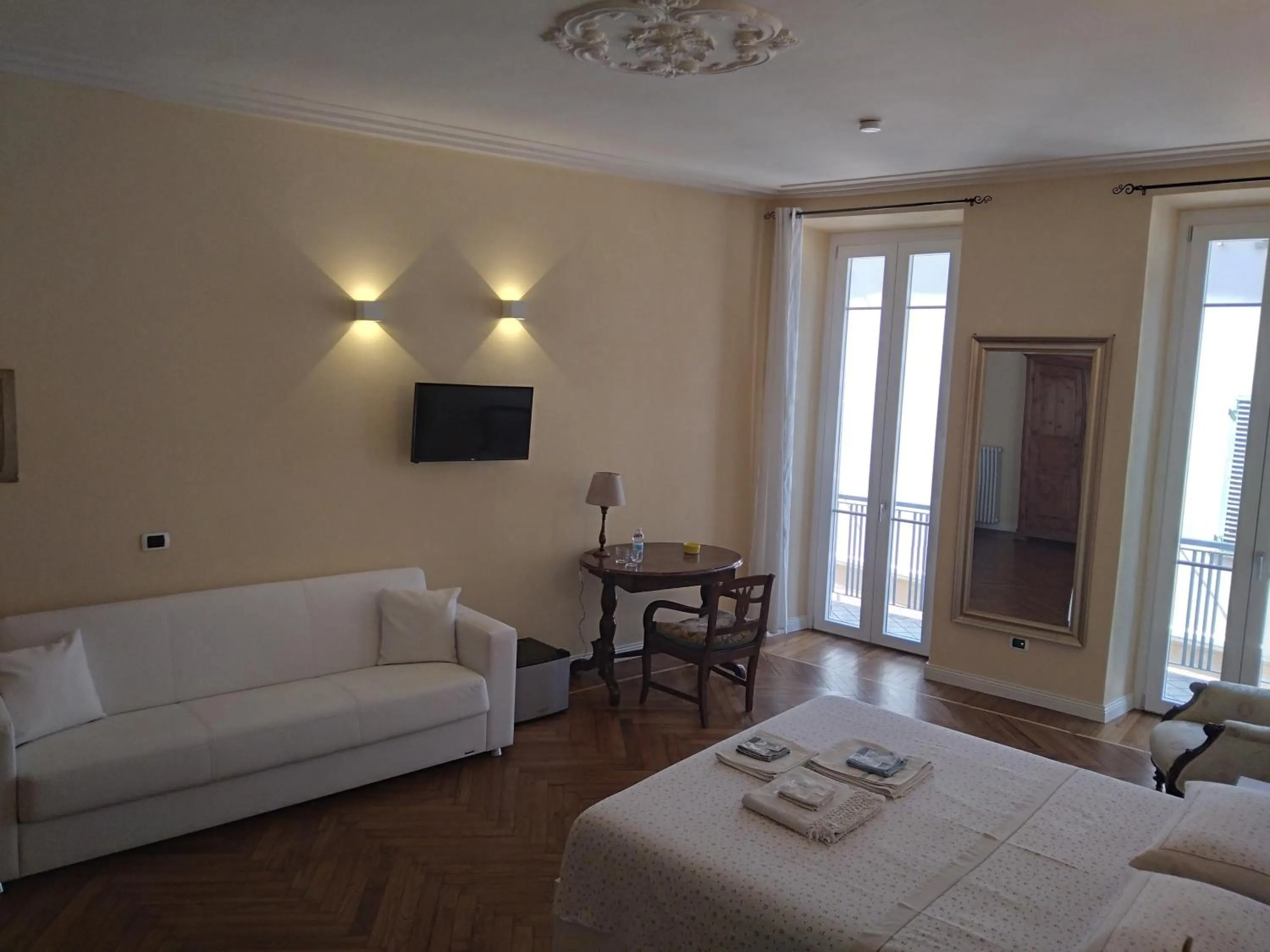 Photo of the whole room in Porte ad Arco