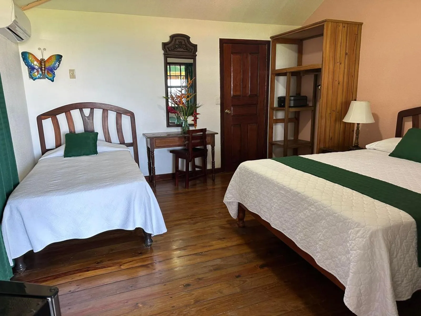 Bed in Seagrape Plantation Resort & Dive Center