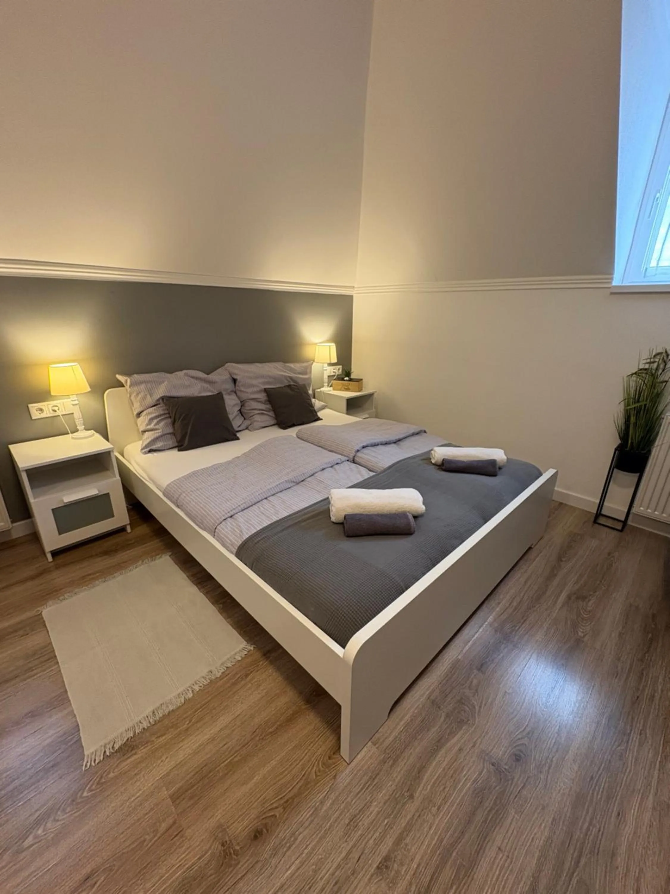 Bed in Budapest Airport Almáskert Panzió