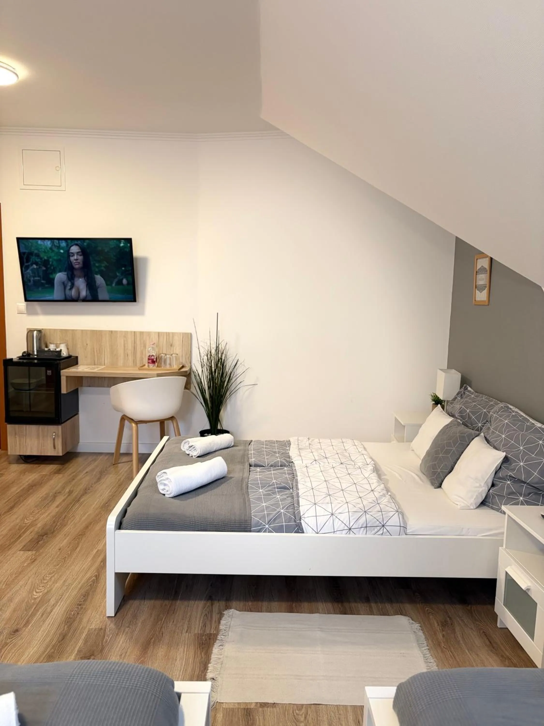 Seating area, Bed in Budapest Airport Almáskert Panzió