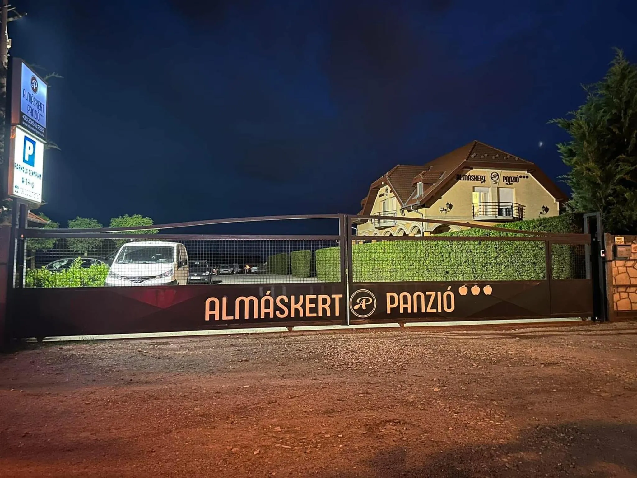 Property building in Budapest Airport Almáskert Panzió
