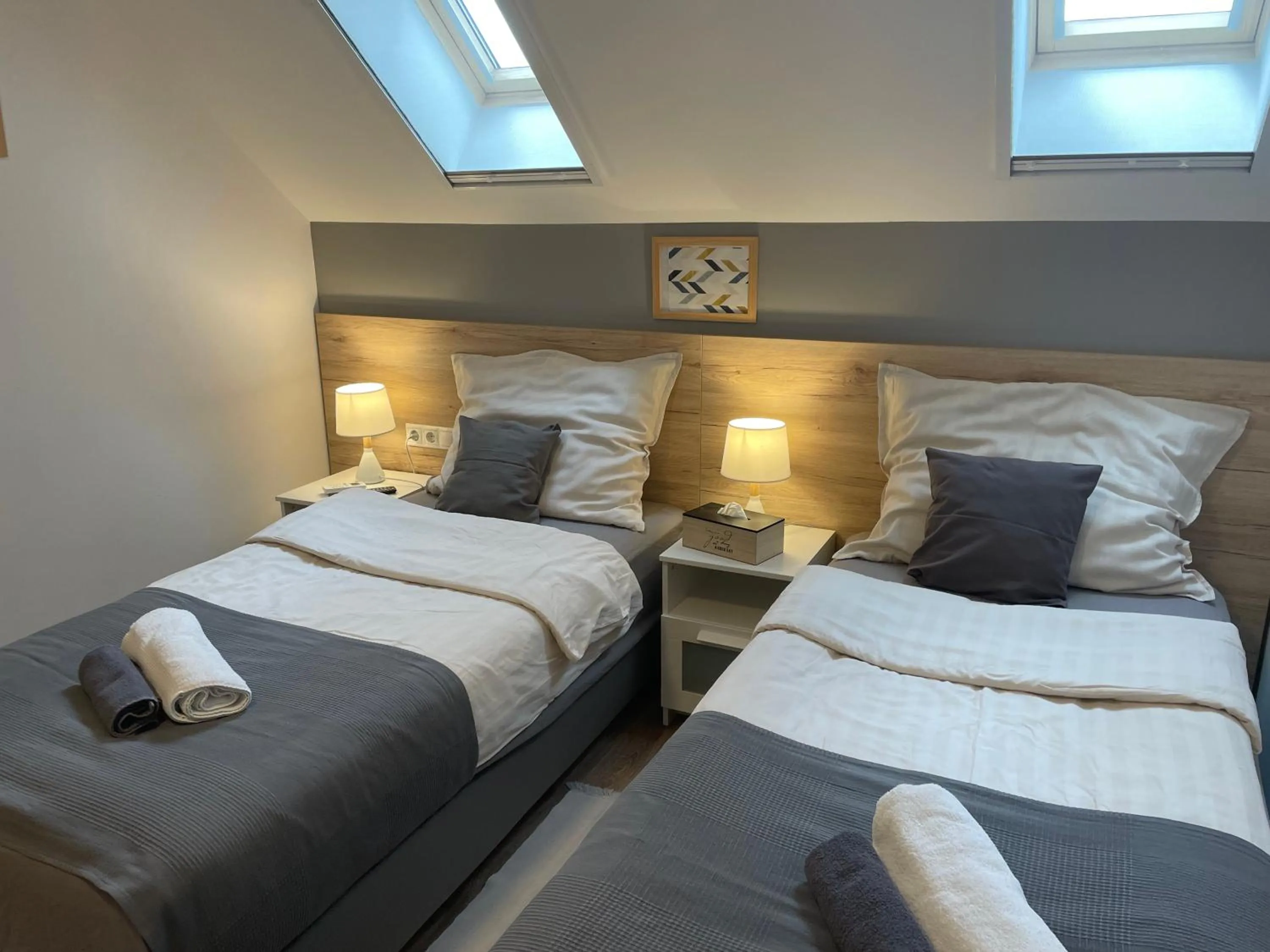 Bed in Budapest Airport Almáskert Panzió