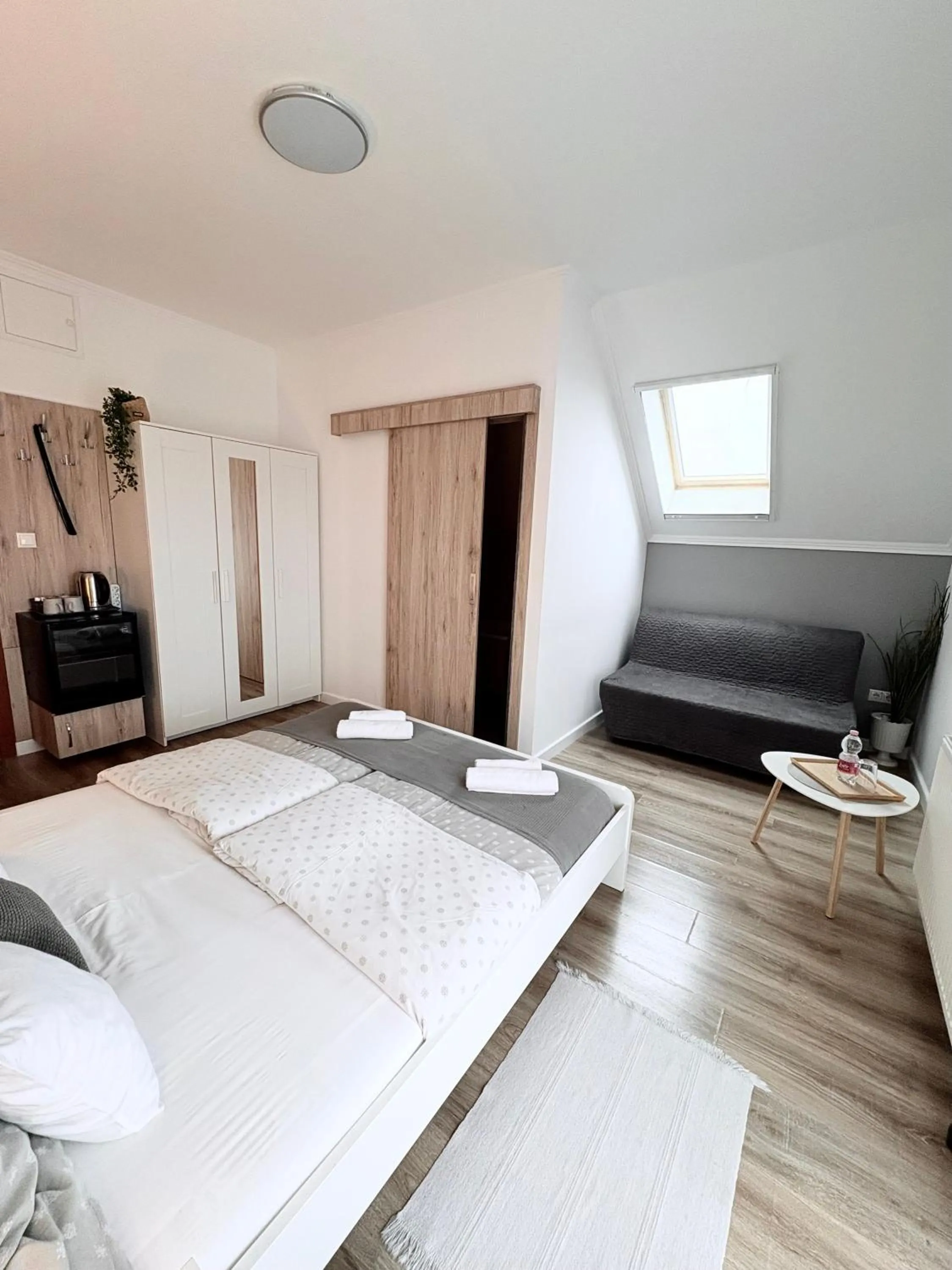 Seating area, Bed in Budapest Airport Almáskert Panzió