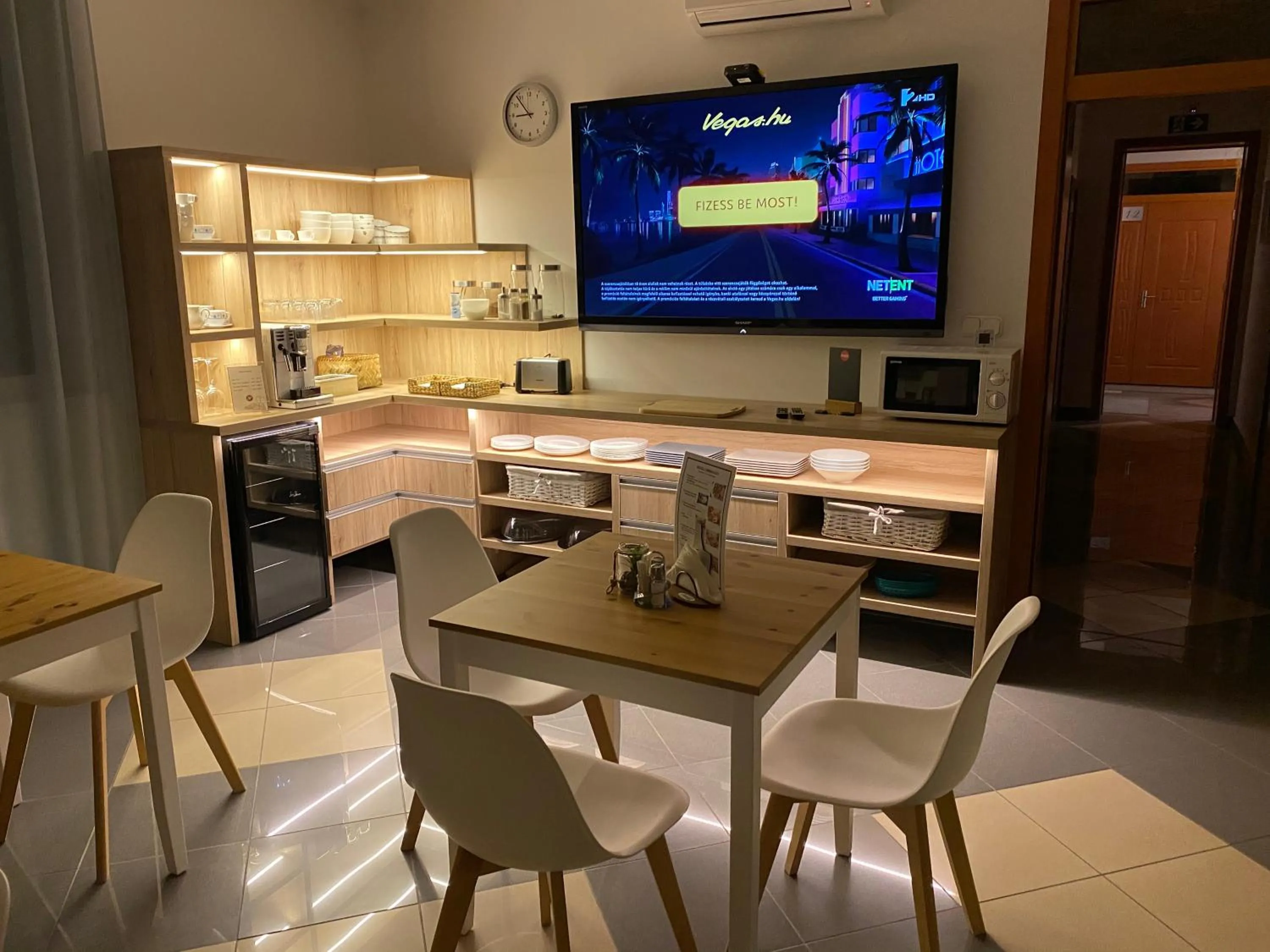 Dining area in Budapest Airport Almáskert Panzió