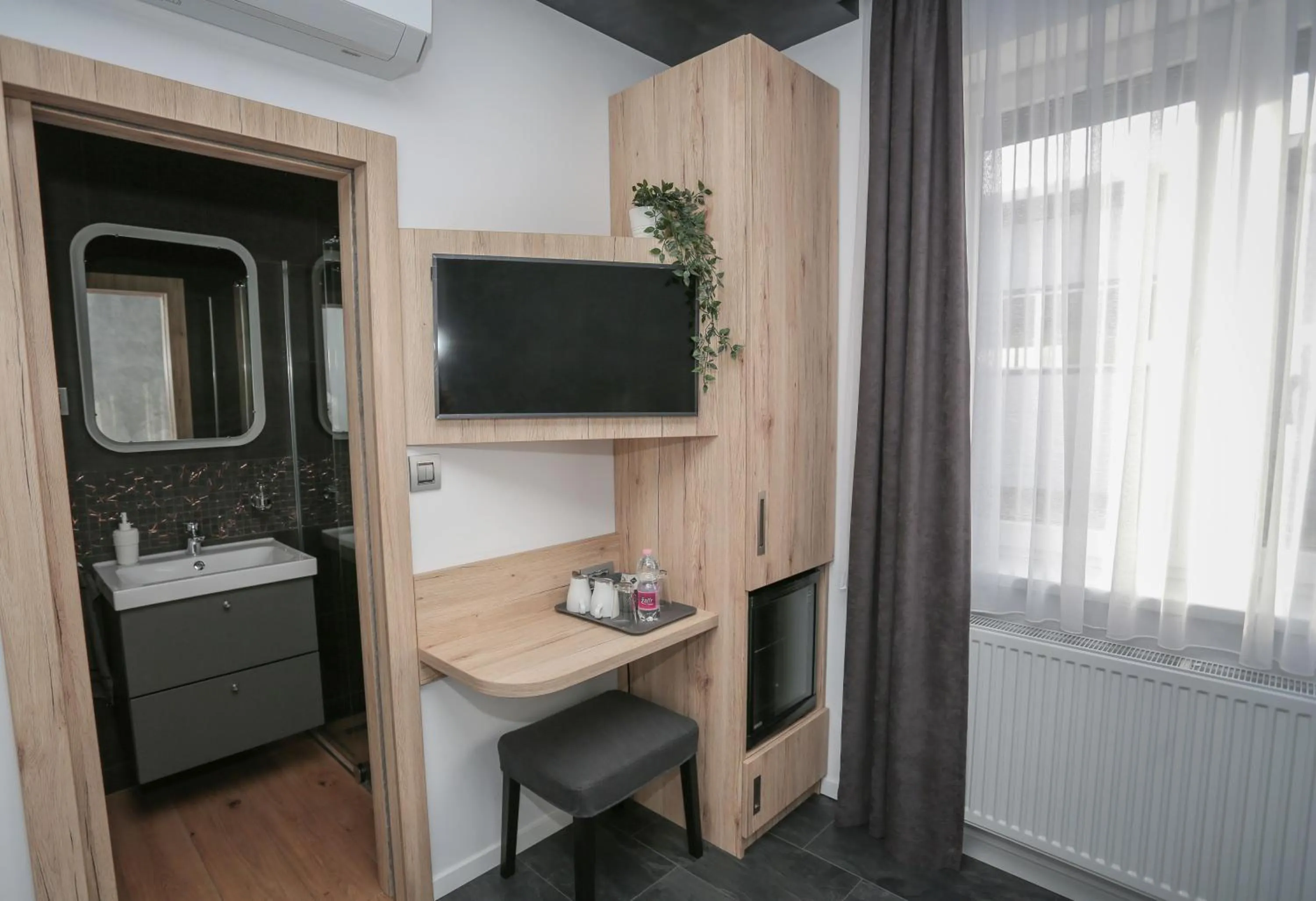 TV and multimedia in Budapest Airport Almáskert Panzió