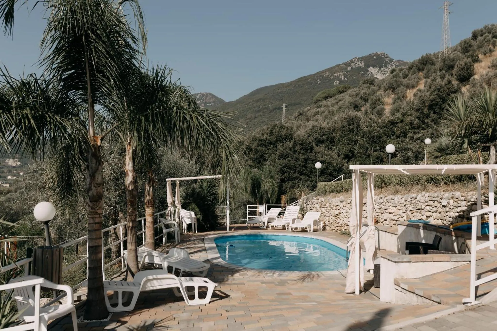 Pool view in b&b Tenuta San Felice