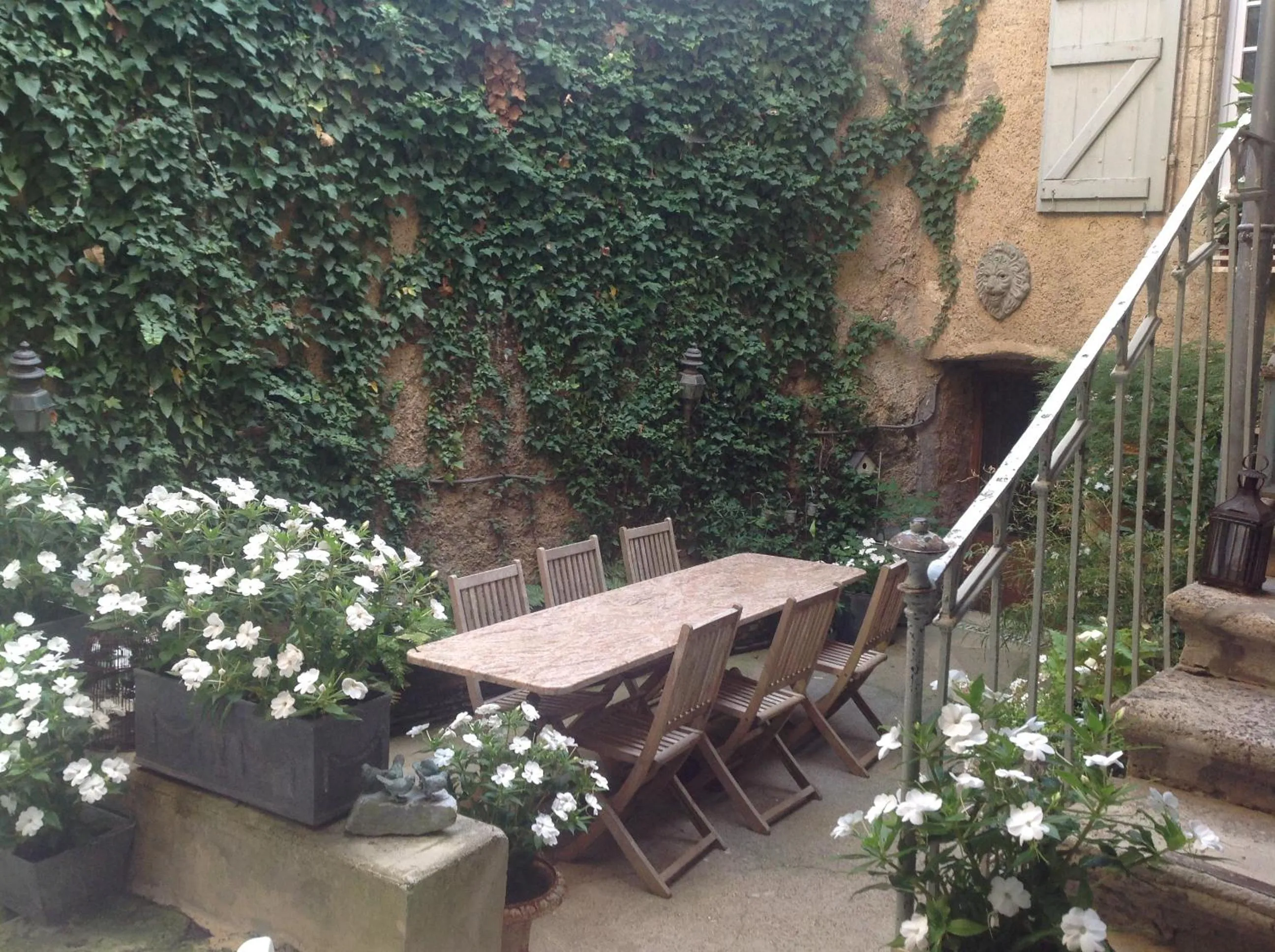 Patio in Les Chambres de L'Horloge