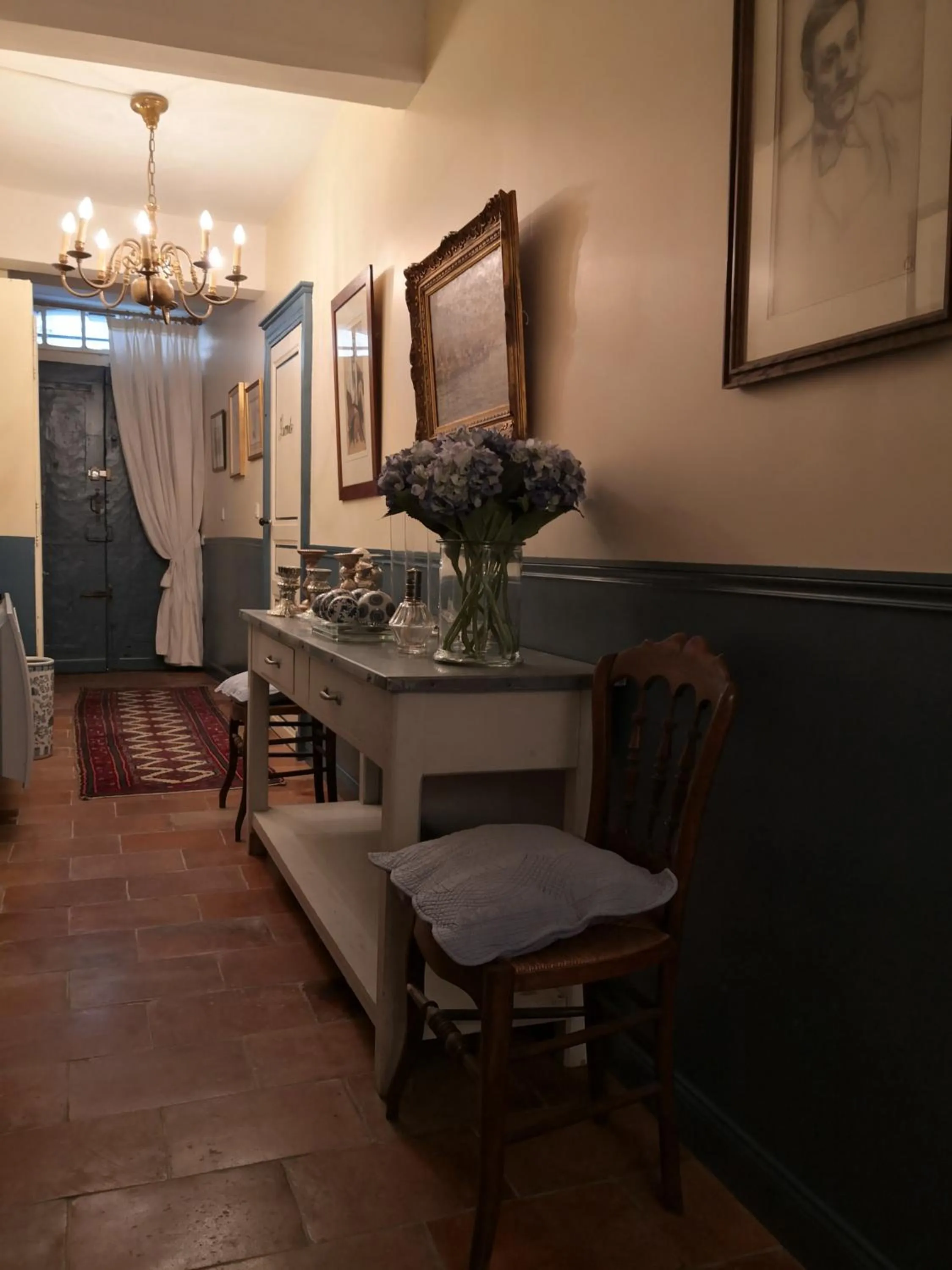 Decorative detail in Les Chambres de L'Horloge