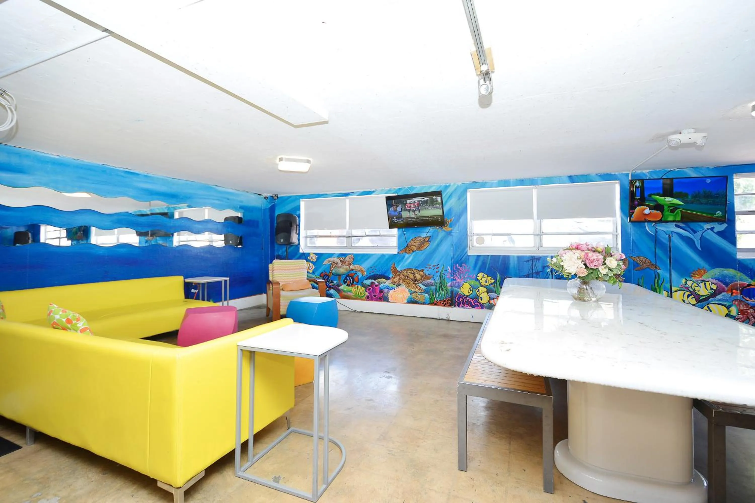 Coffee/tea facilities in South Beach Rooms and Hostel