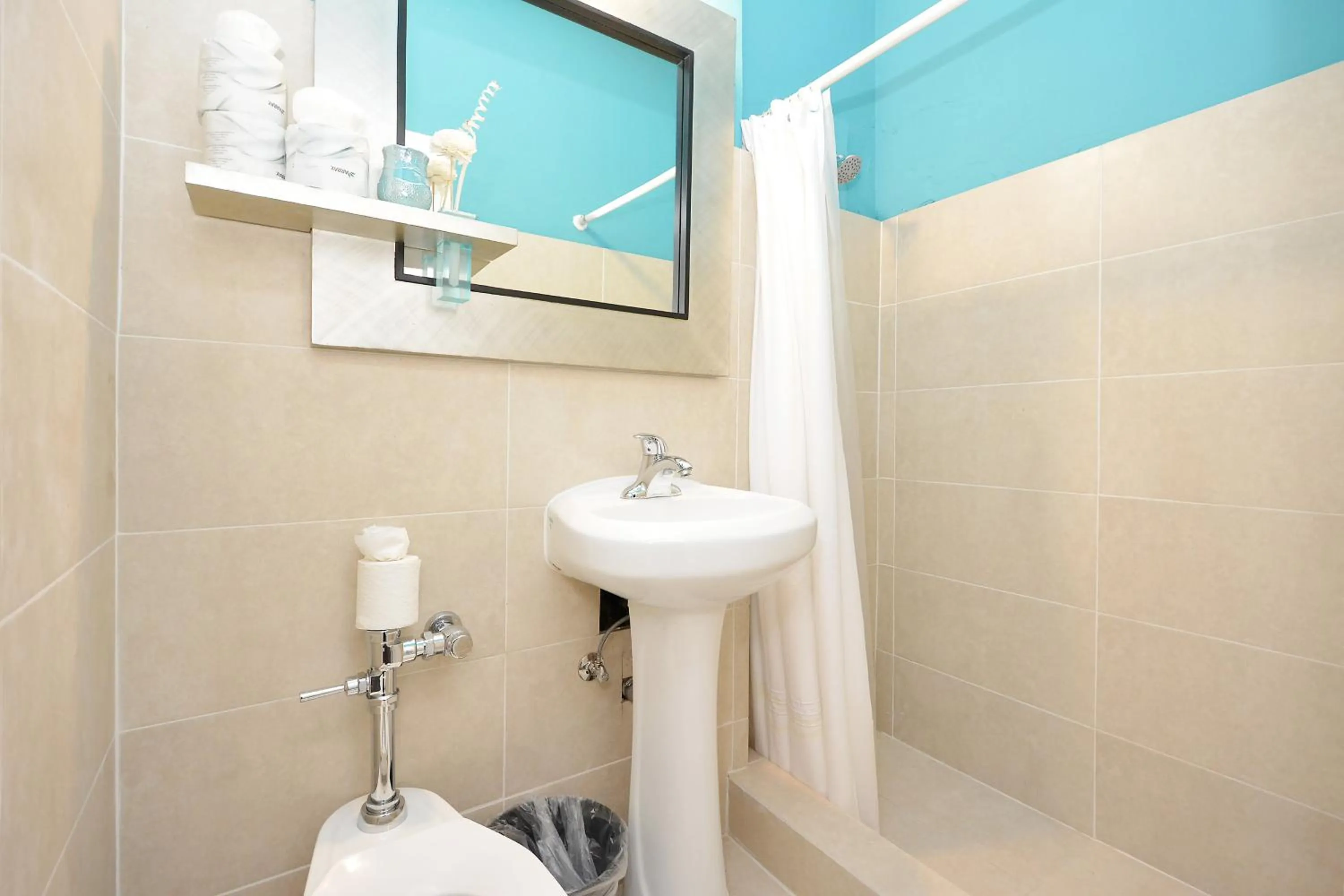 Bathroom in South Beach Rooms and Hostel