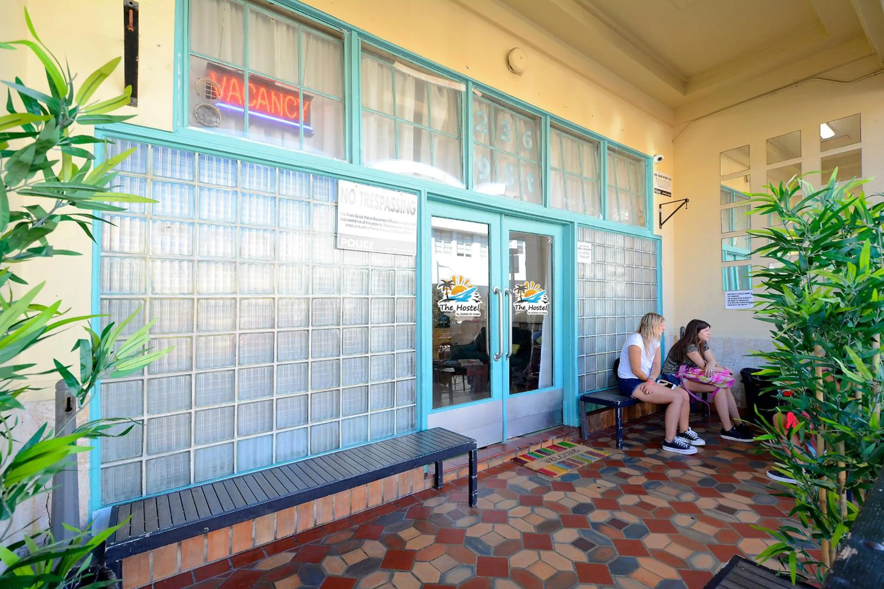 Patio in South Beach Rooms and Hostel