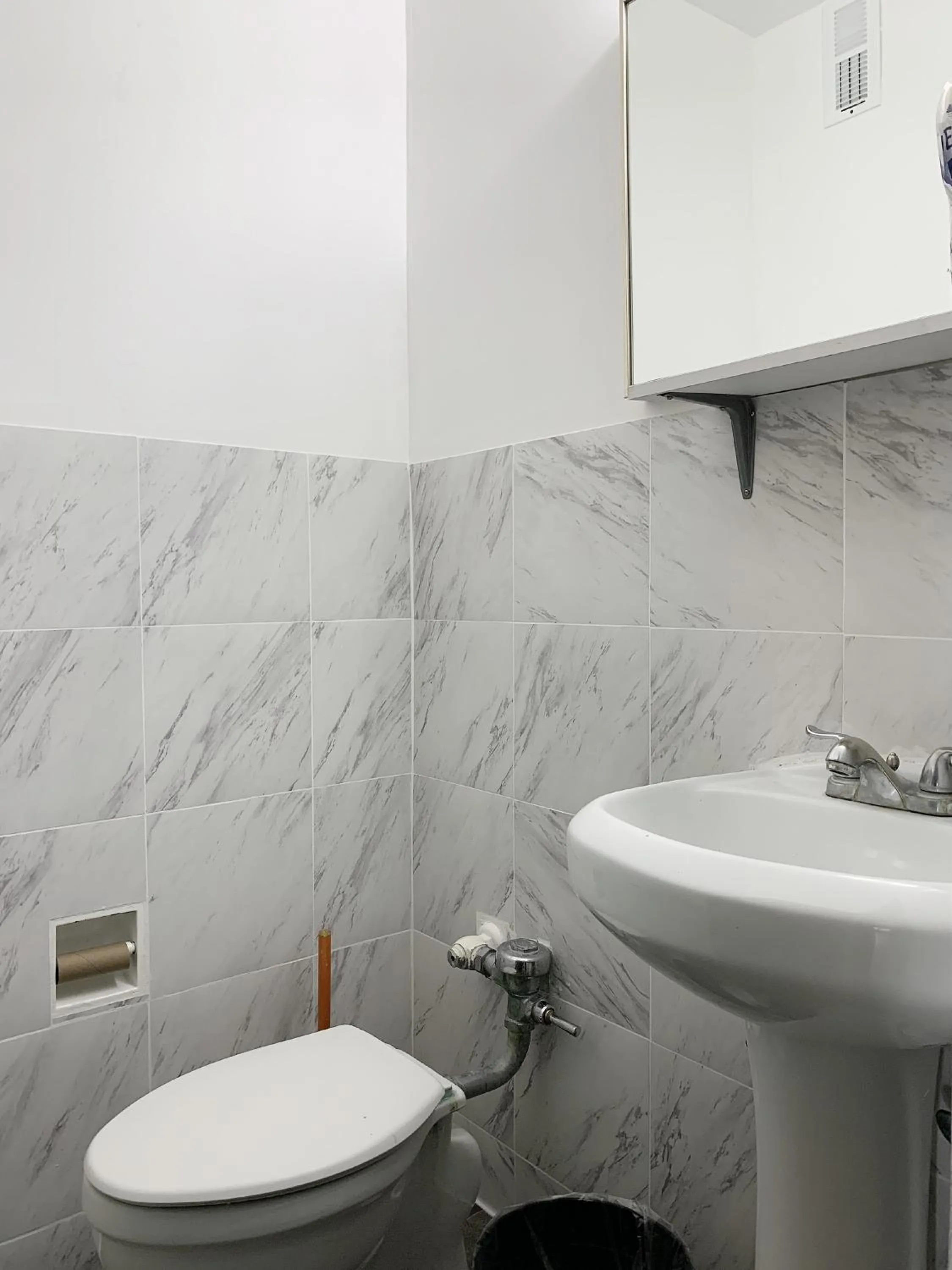 Toilet in South Beach Rooms and Hostel