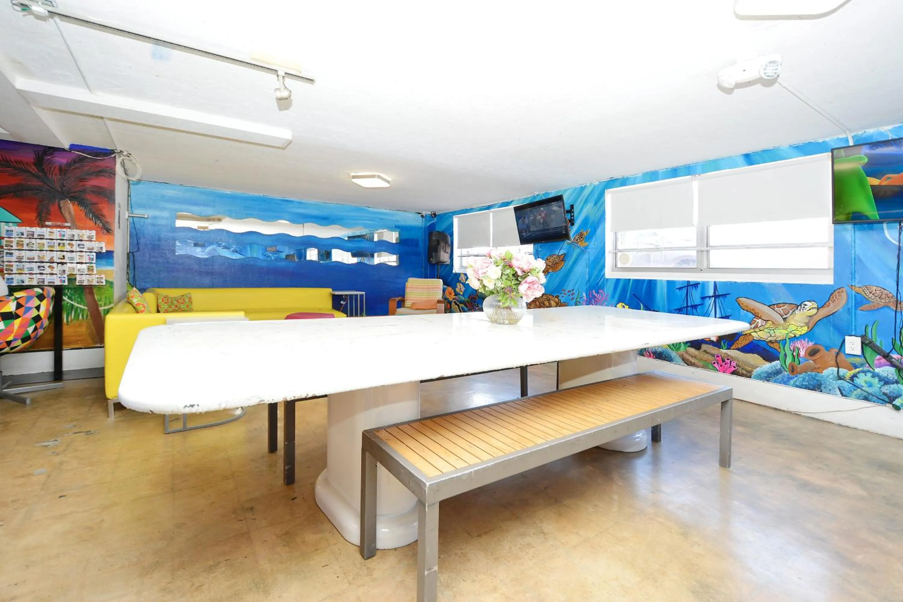 Communal lounge/ TV room in South Beach Rooms and Hostel