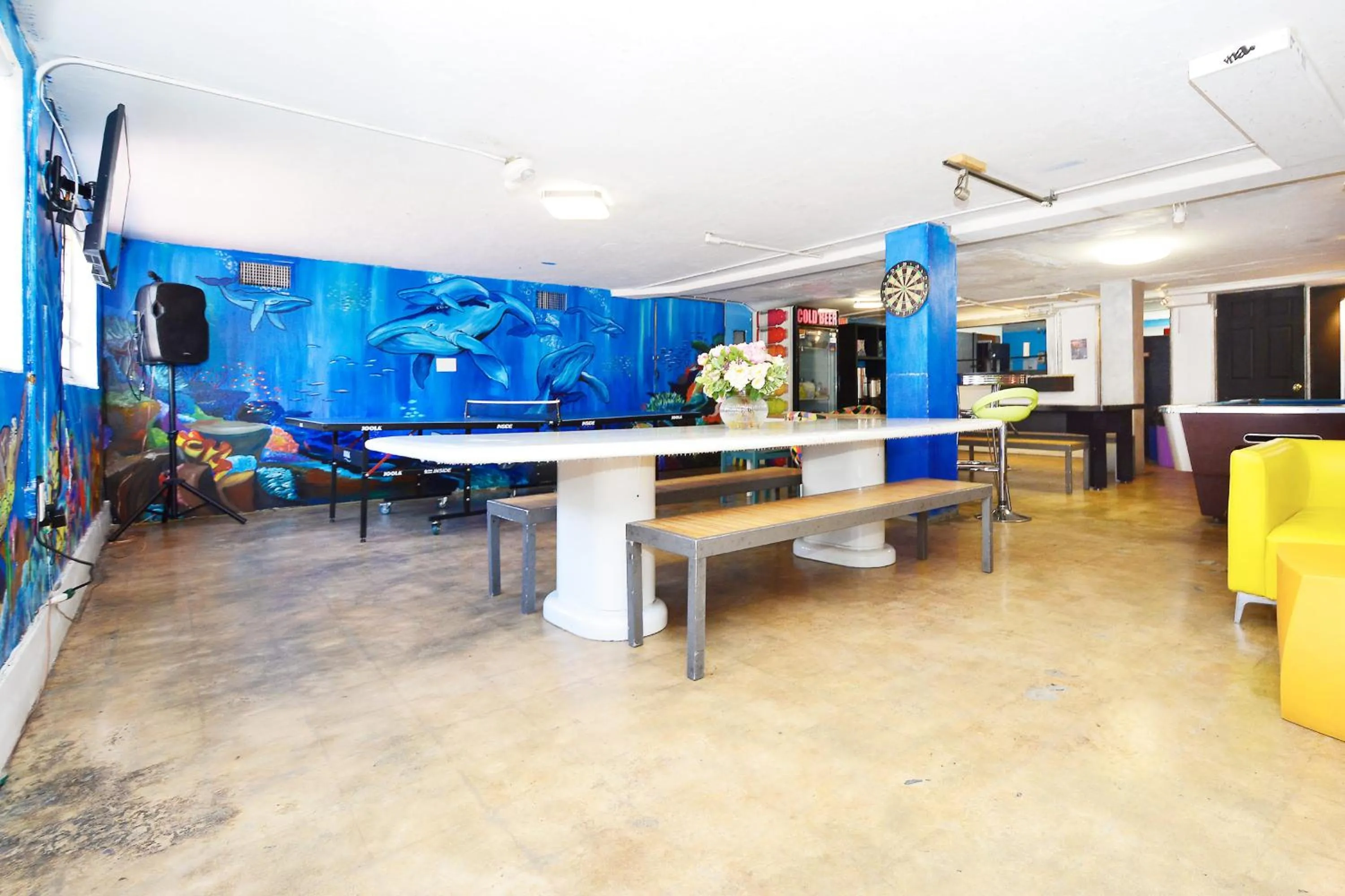 Communal lounge/ TV room in South Beach Rooms and Hostel