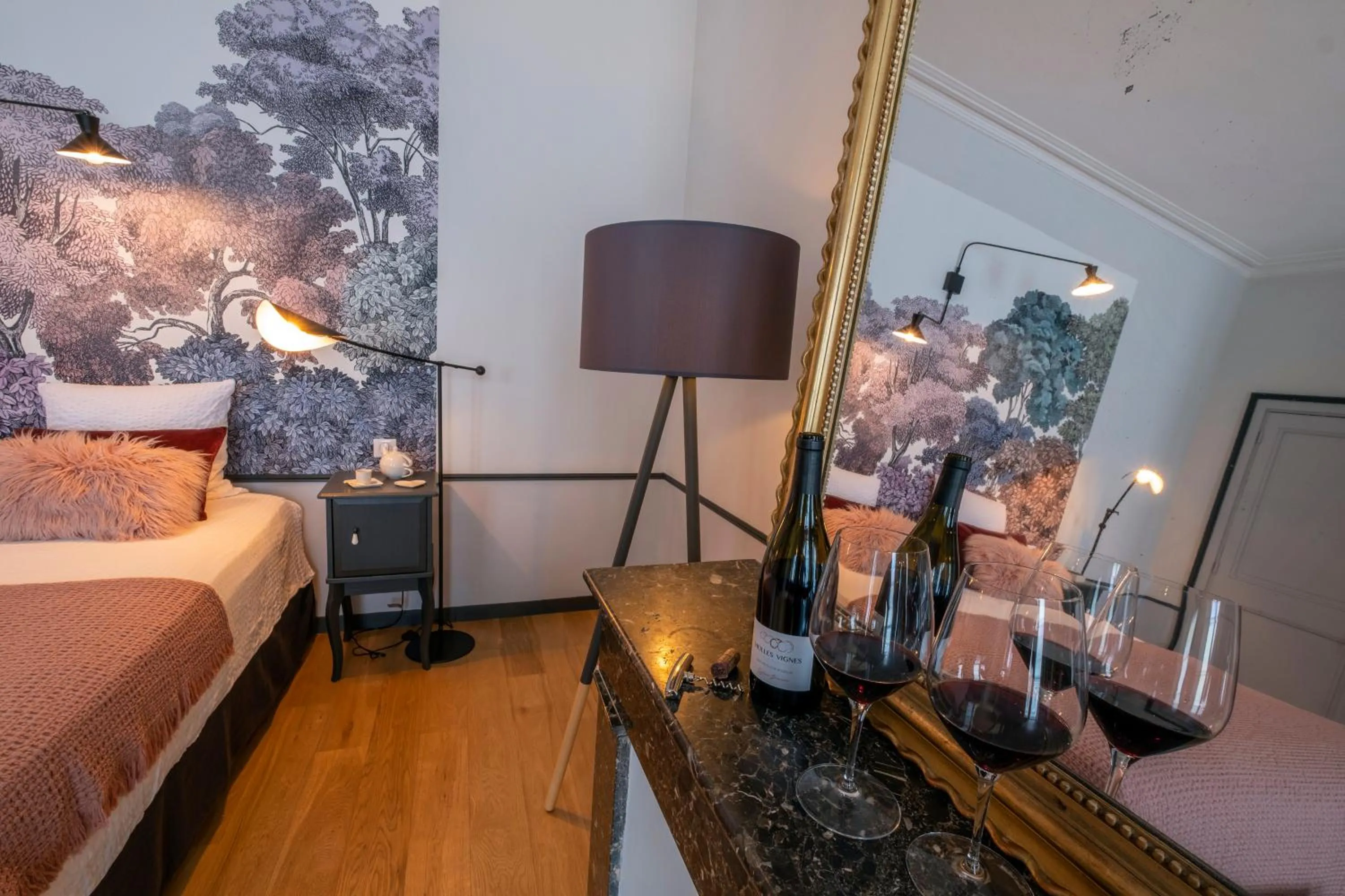 Bedroom in Escale Rochelaise B&B, SPA bain nordique et sauna tonneau