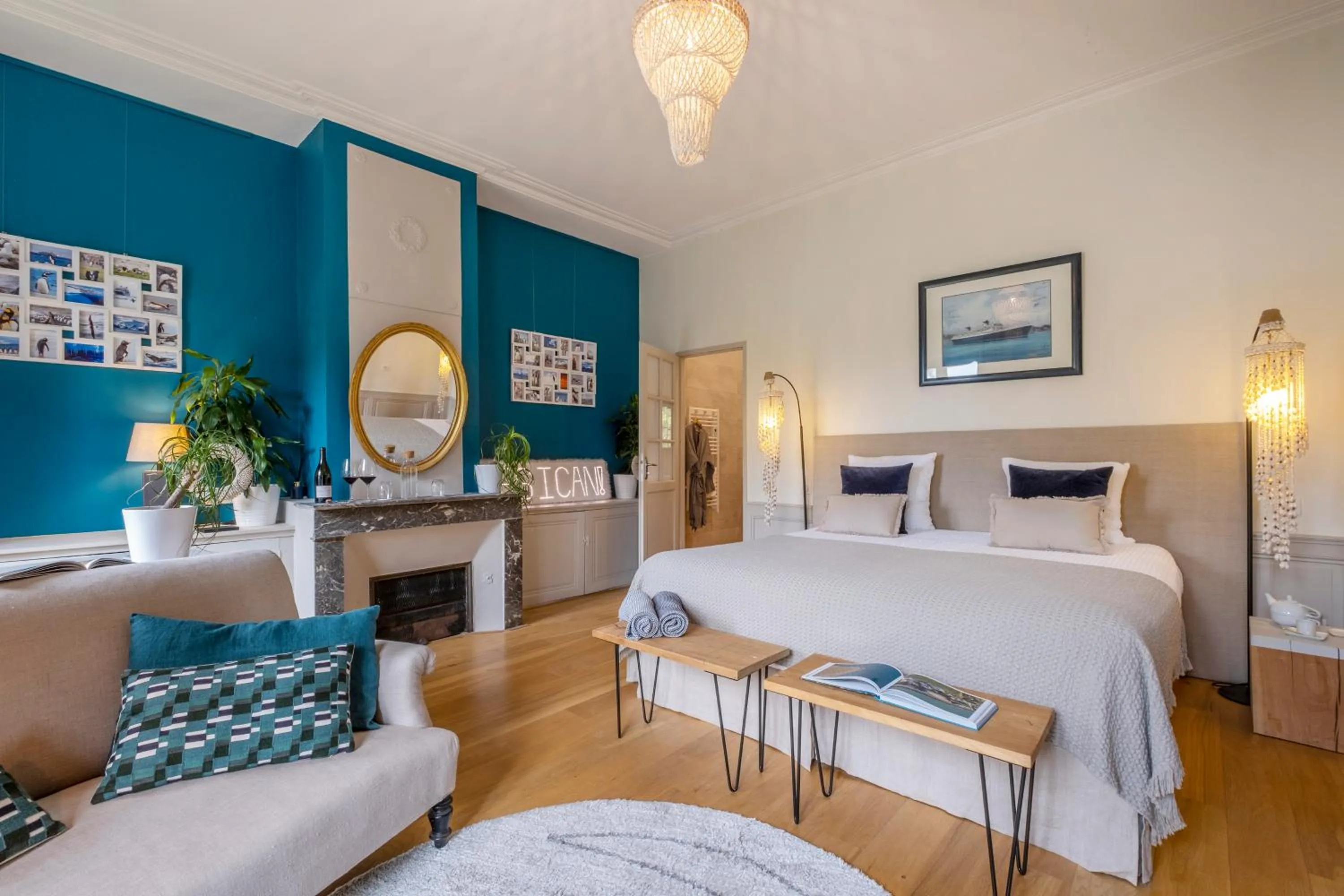 Bed in Escale Rochelaise B&B, SPA bain nordique et sauna tonneau