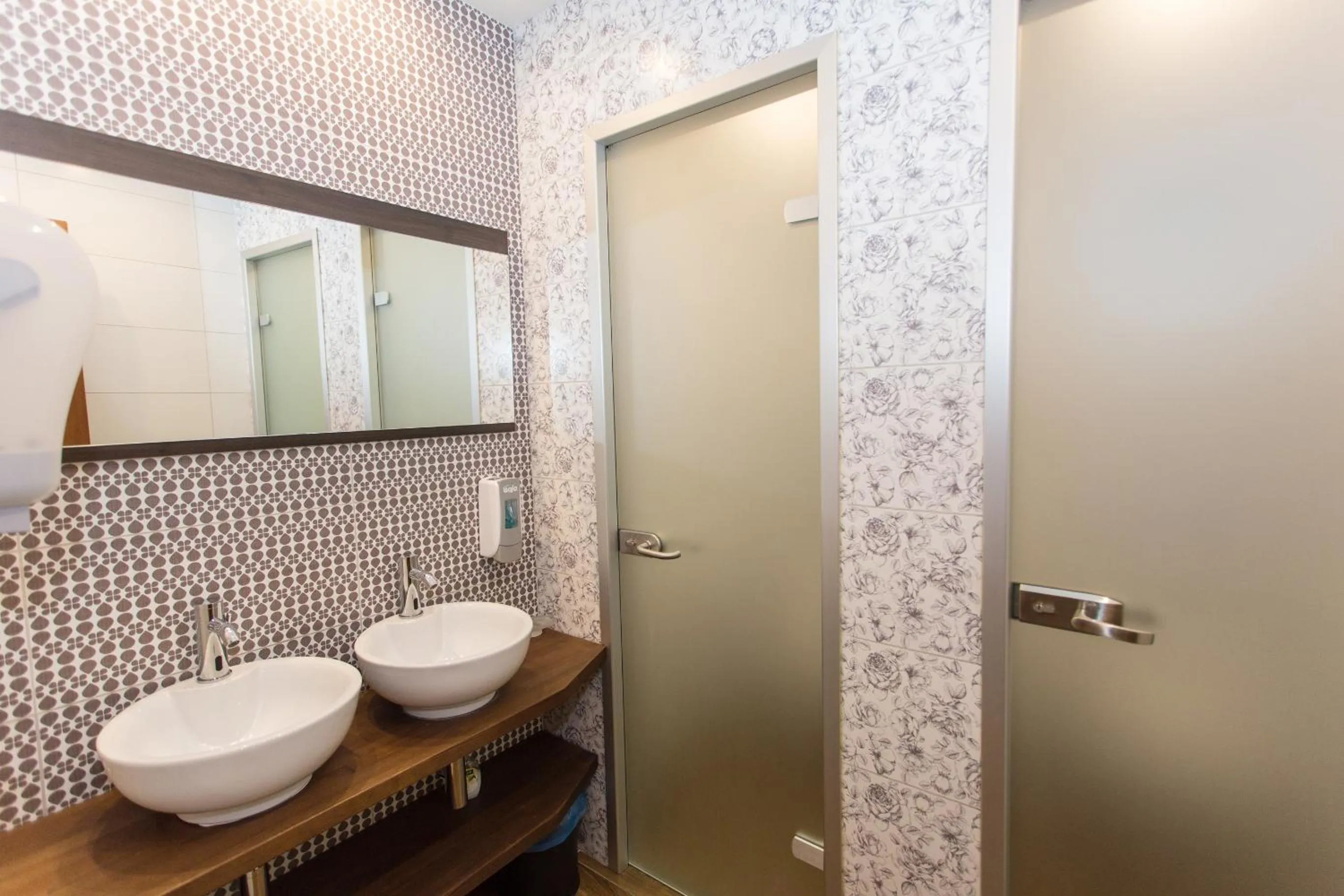 Toilet in Olympic Hotel