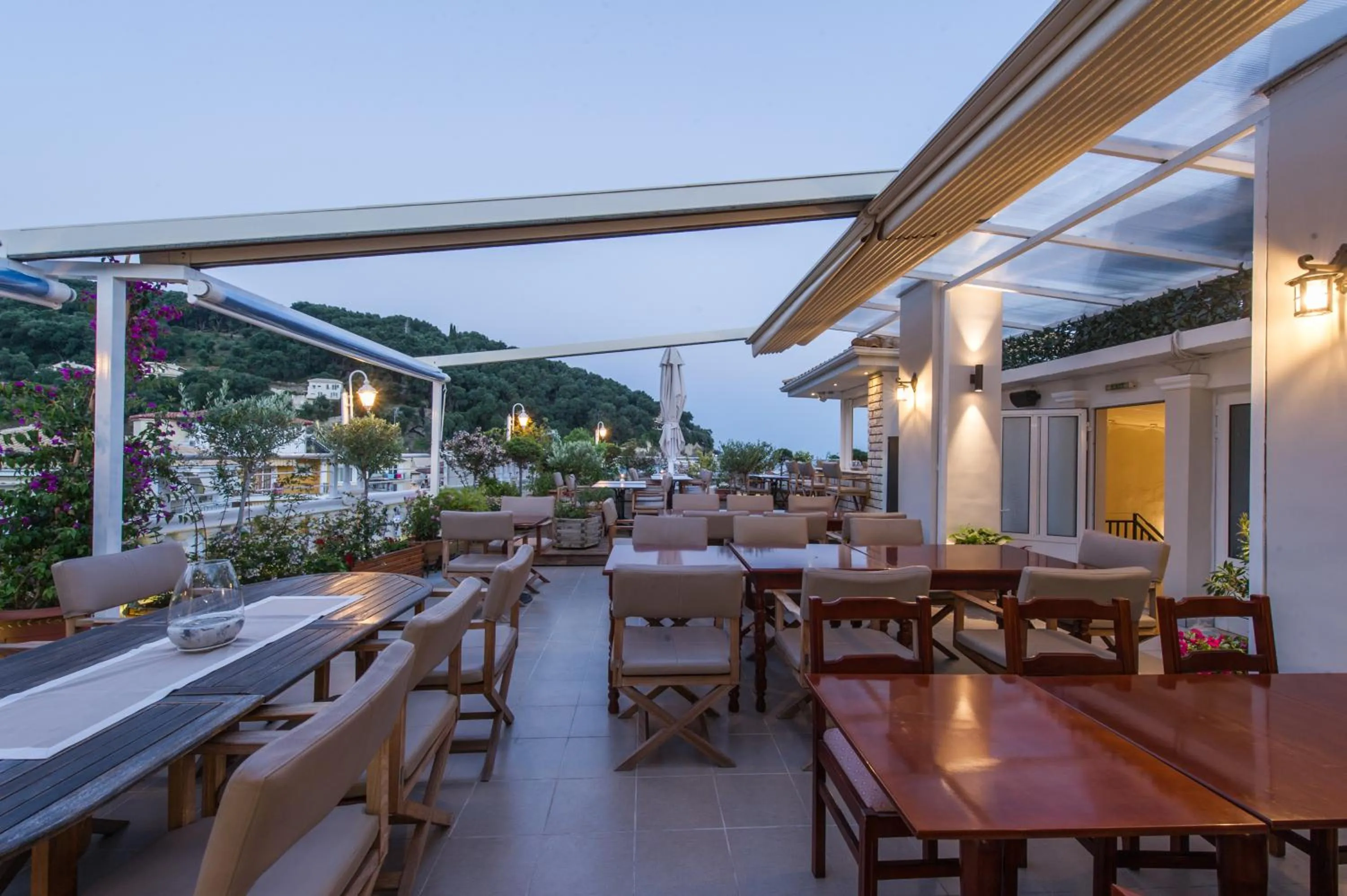 Restaurant/places to eat in Olympic Hotel