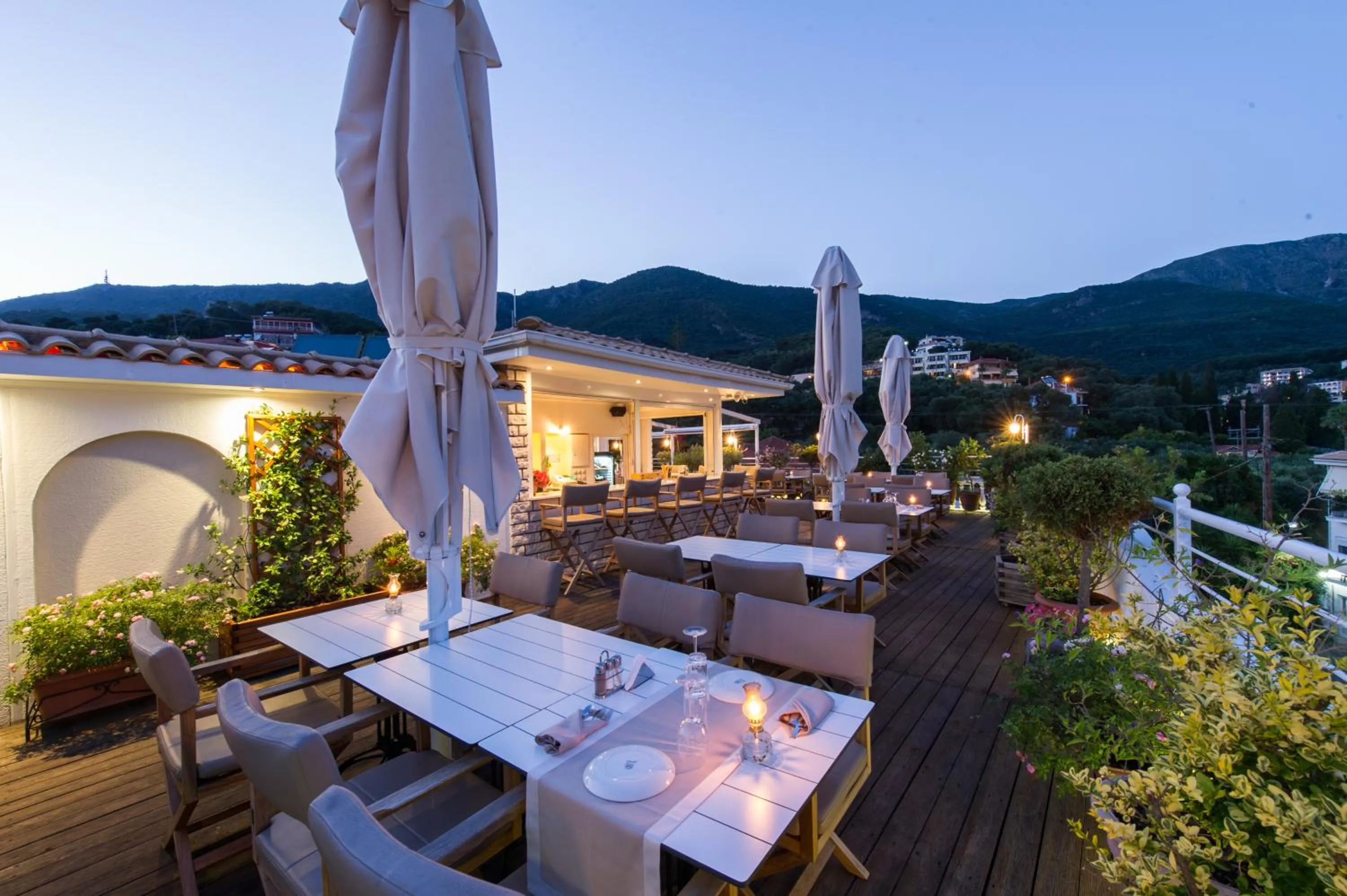 Restaurant/places to eat in Olympic Hotel